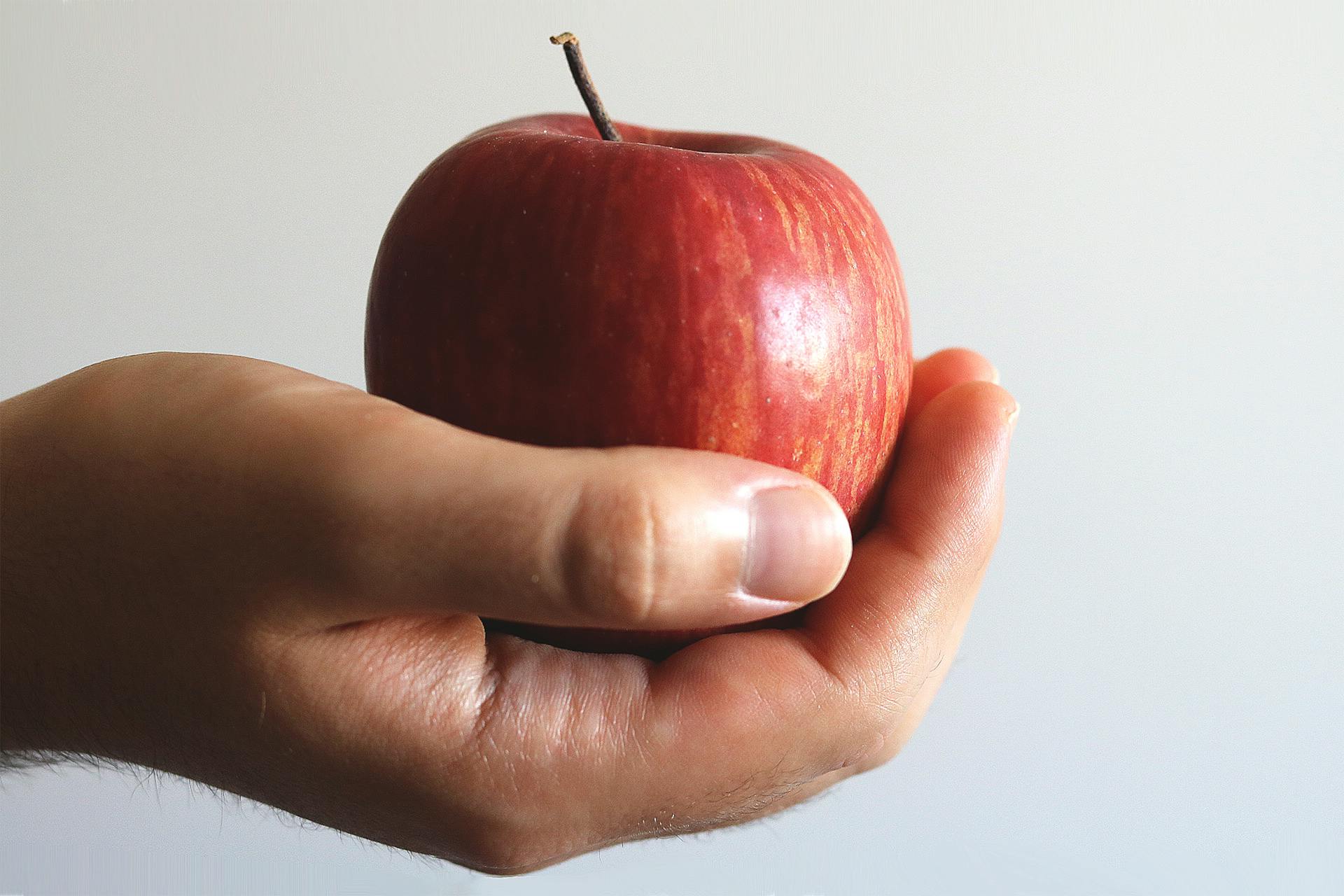 A person holding an apple | Source: Pexels