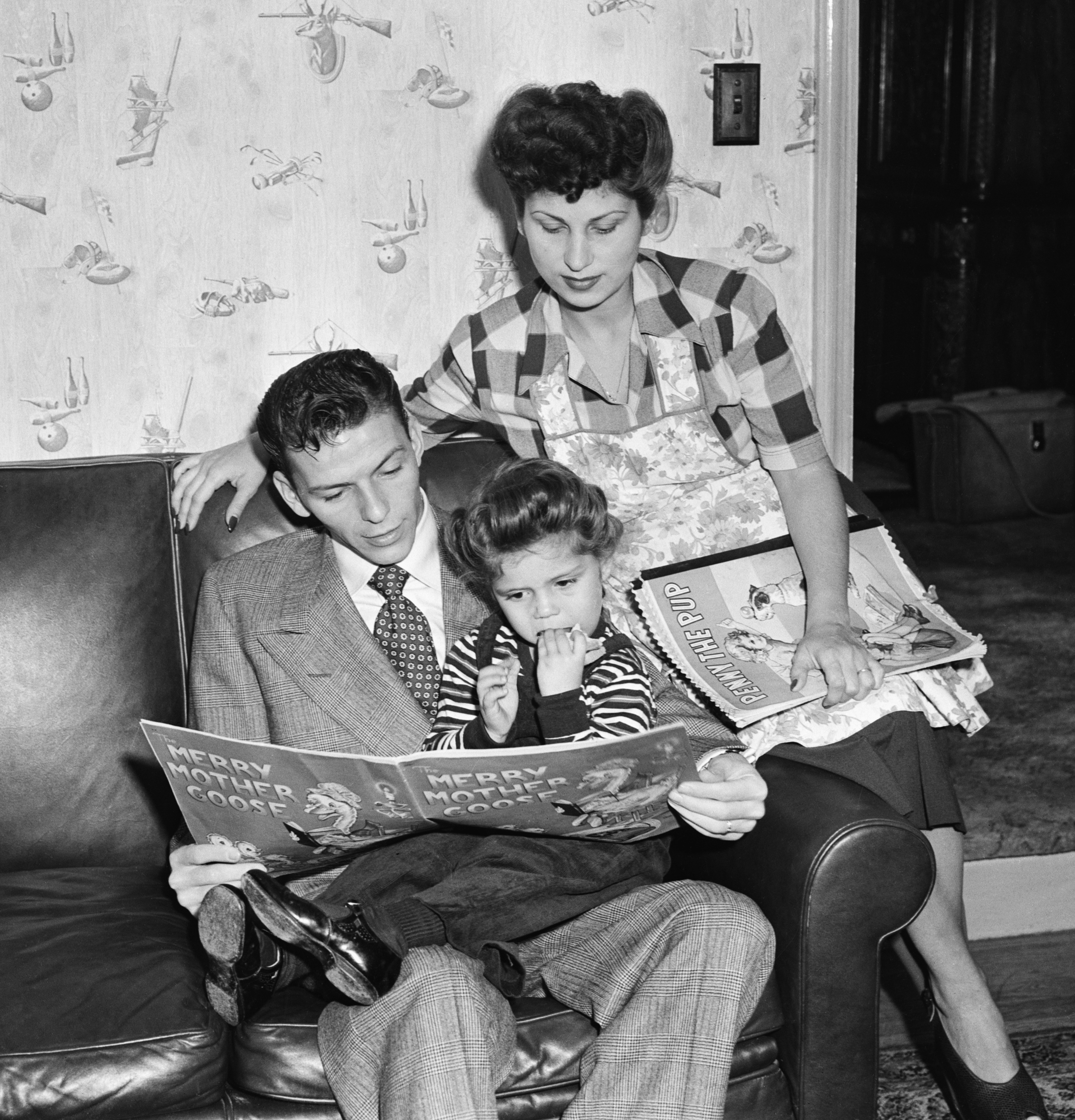 Frank Sinatra and Nancy Barbato with their daughter, Nancy | Source: Getty Images