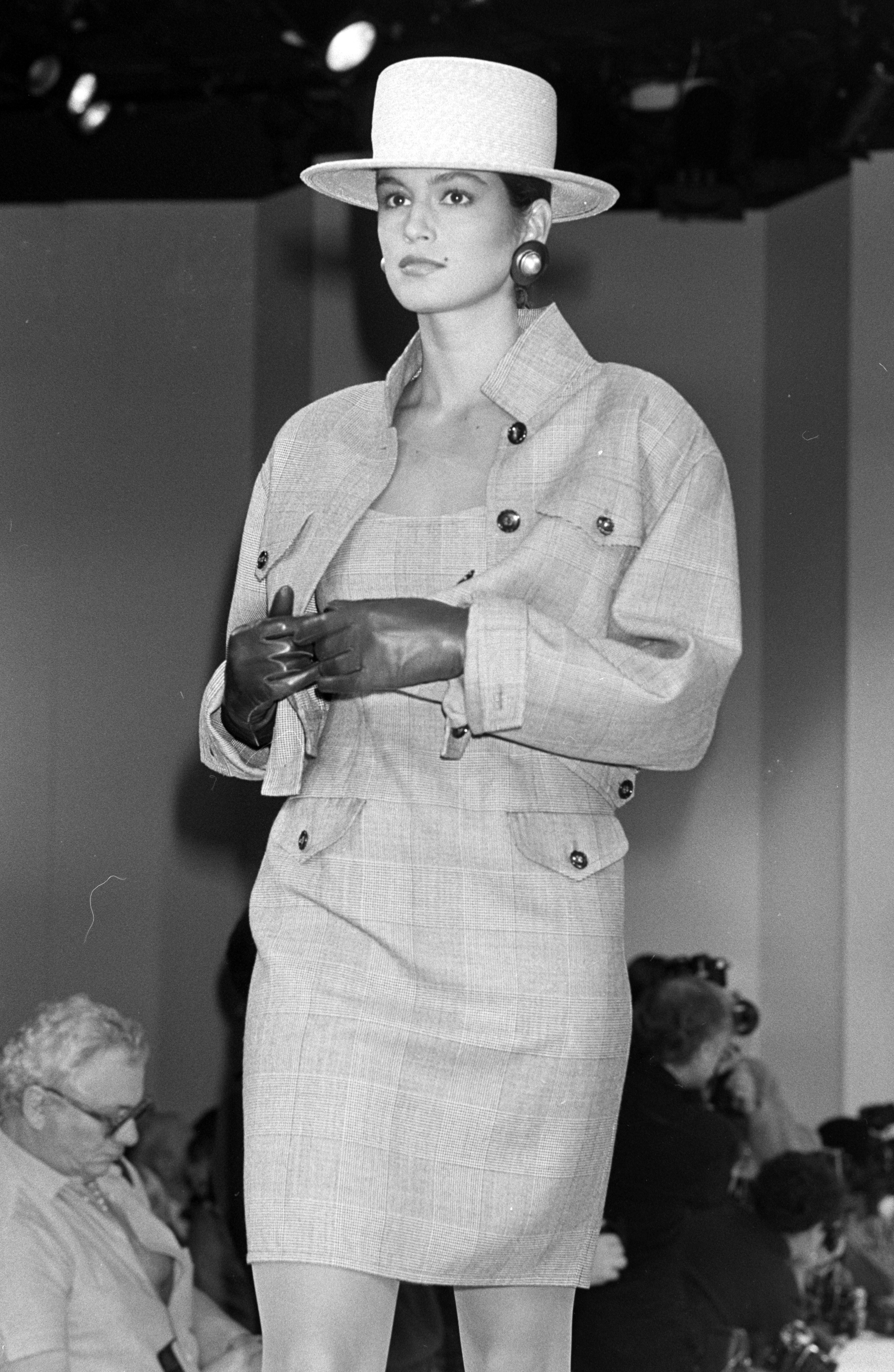 Cindy Crawford at the Bill Blass Spring 1988 Ready To Wear Collection Runway Show on November 2, 1987 | Source: Getty Images
