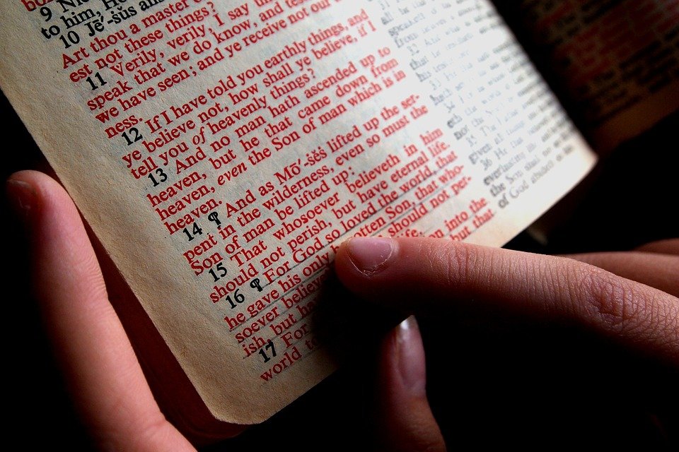 Une page de la Bible. l Photo : Pixabay Une page de la Bible. l Photo : Pixabay
