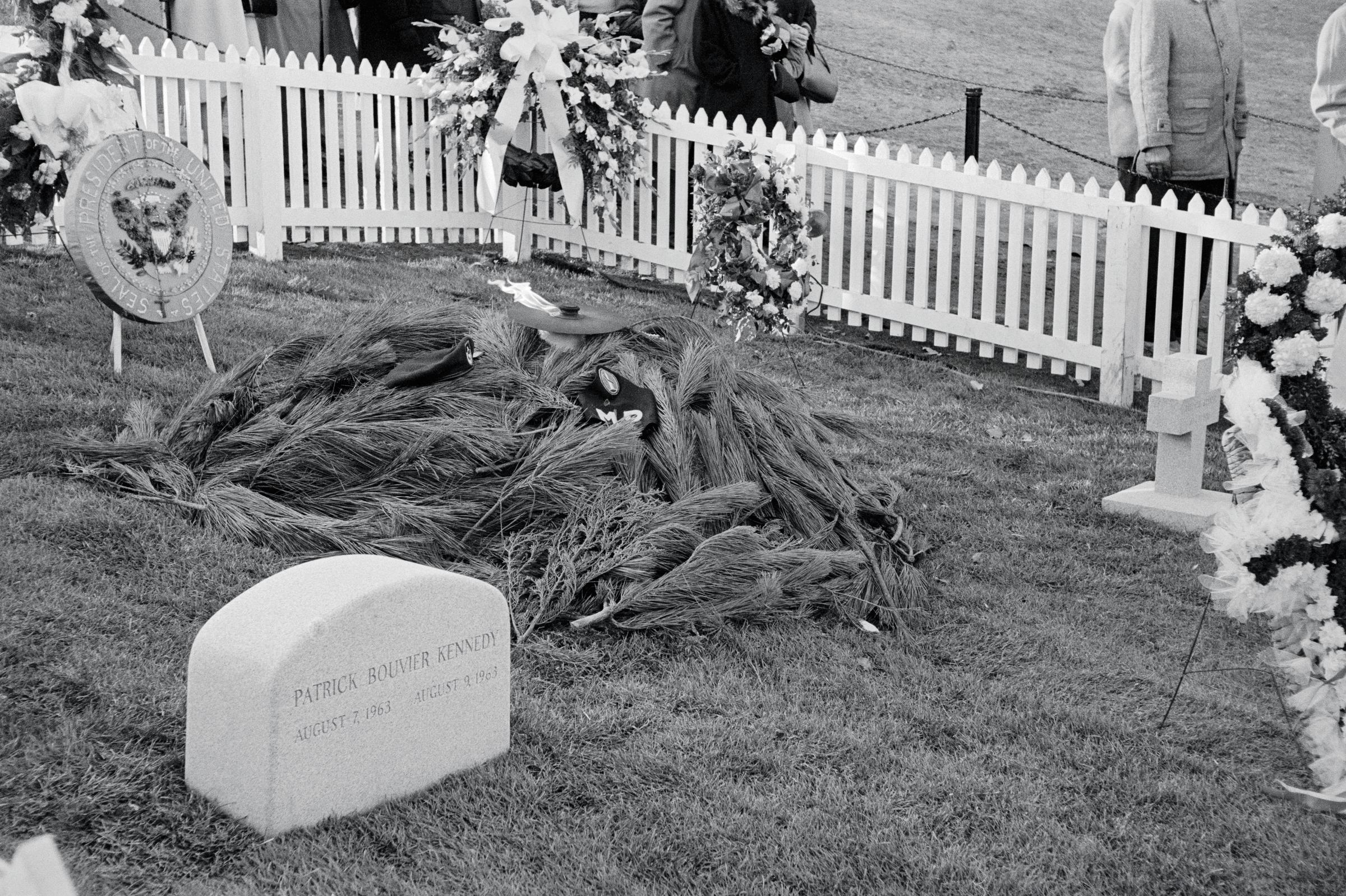 Gravesite of Patrick Bouvier Kennedy, the son of President John F. Kennedy and Jacqueline Kennedy, who died two days after birth in 1963 | Source: Getty Images