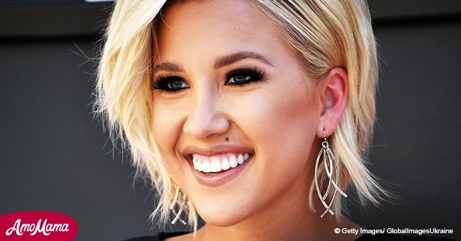 Savannah Chrisley and her boyfriend are spotted sharing a kiss. The couple look so in love