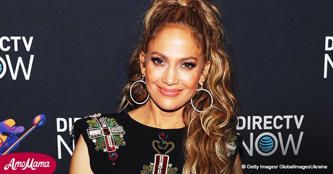 Jennifer Lopez Shows Off Her Incredible Abs And Gorgeous Cleavage In A Black Bra