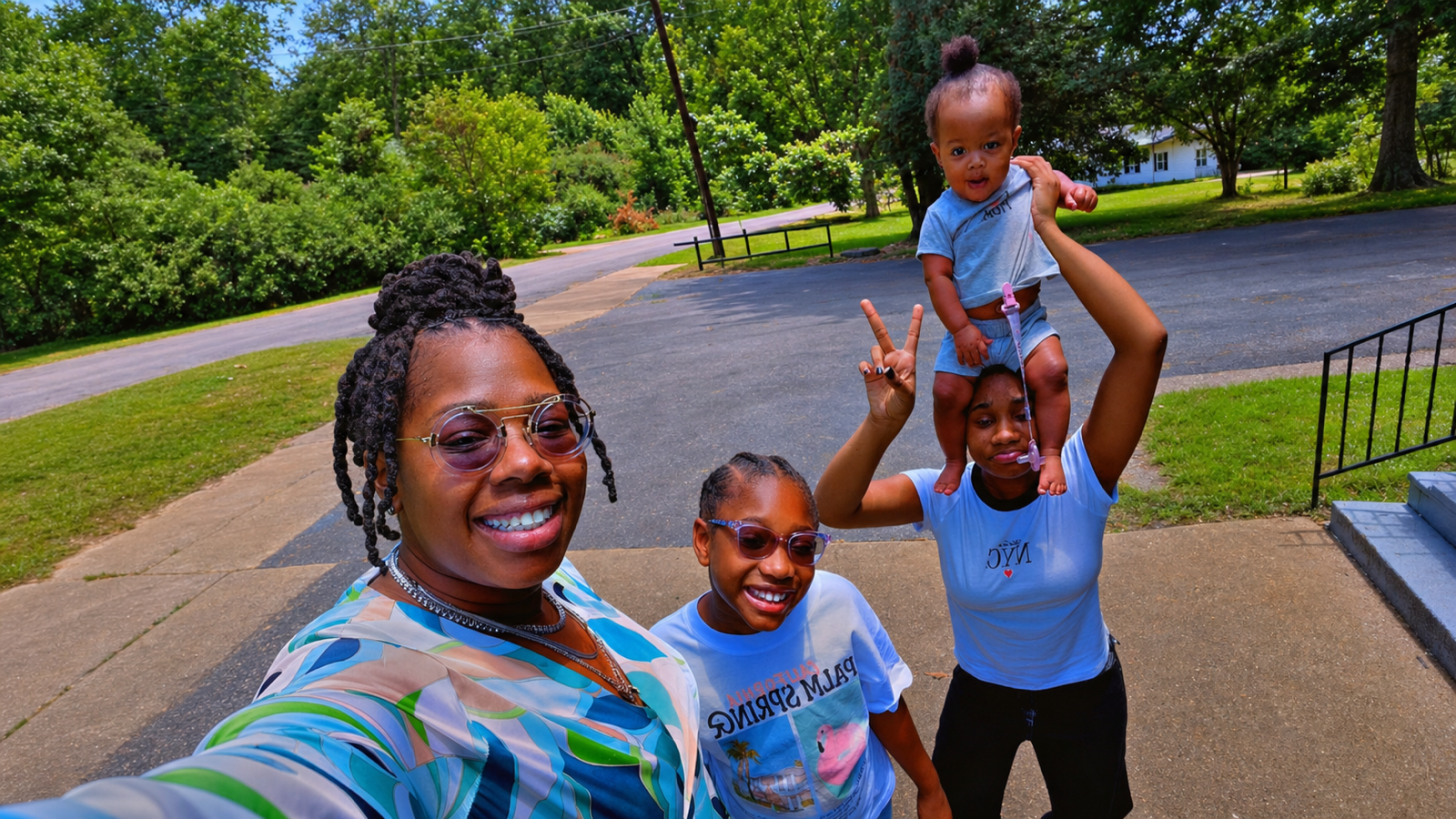 Kendra Scott told people she reacted in the best way she knew how at the moment, but that's what going to be examined. Here's a photo of her and her three daughters posted on her fundraiser by her sister, Kiffany Scott. | Source: GiveSendGo