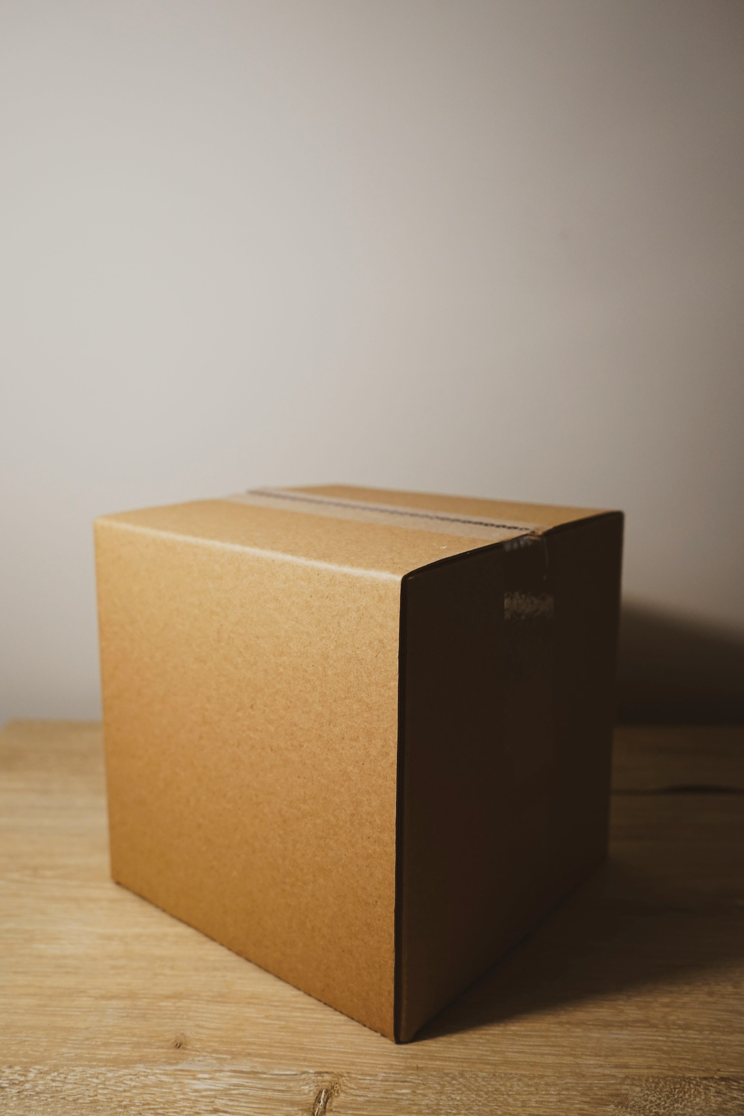 A brown box on the floor | Source: Unsplash