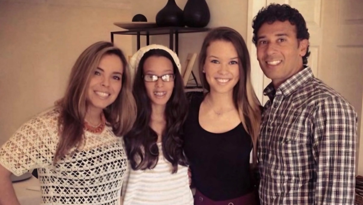 Gabriella Carvalho Perpetuo is seen with family members in a photo posted on her GoFundMe page | Source: GoFundMe/gabriella-perpetuo