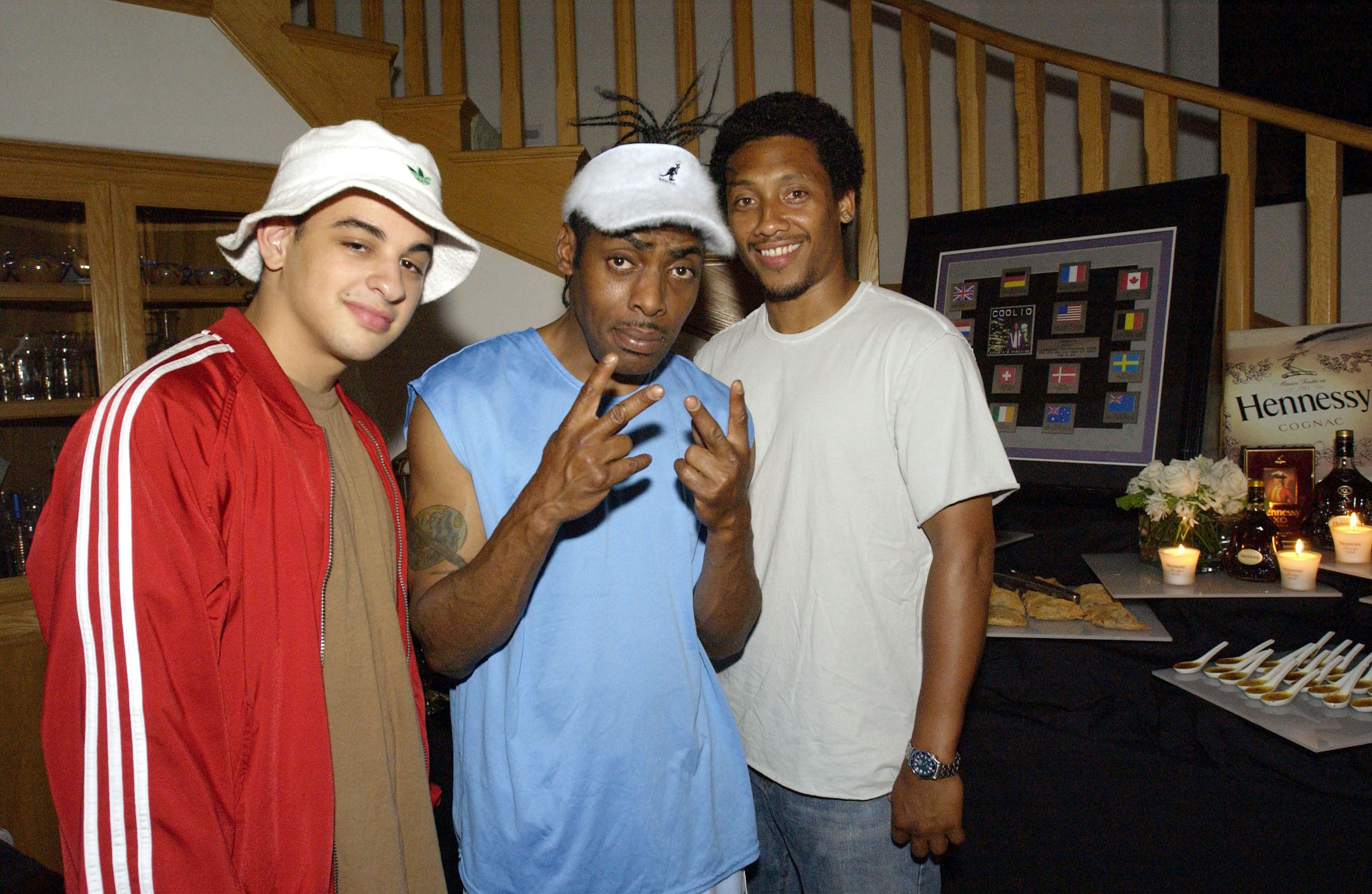 The actor poses with Deon Richmond and Coolio at an exclusive Hennessy X.O. pre-release listening party for Coolio's new album, "El Cool Magnifico," on June 19, 2002 | Source: Getty Images