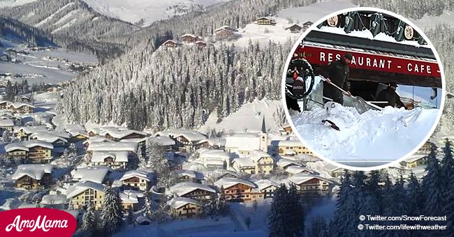 Une avalanche dans les Alpes s'effondre sur l'hôtel, le remplissant de neige, alors qu'il y avait 60 personnes