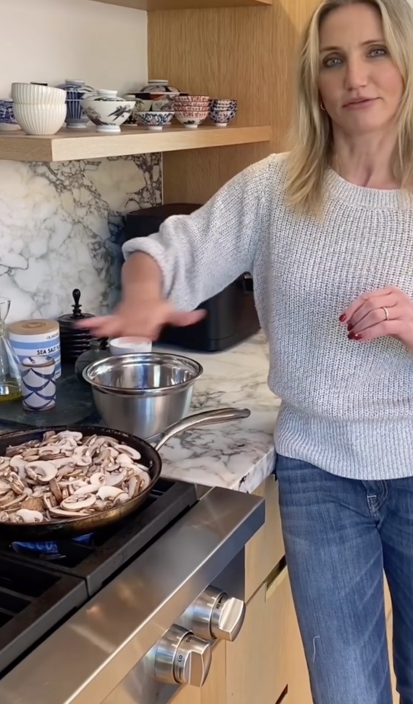 Cameron Diaz cooking in her kitchen, dated September 2022 | Source: Instagram/camerondiaz