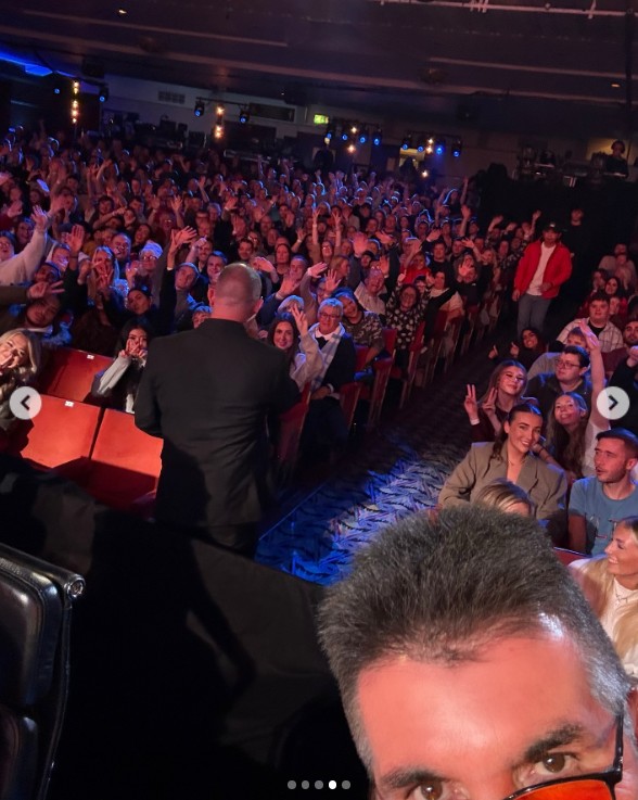 Simon Cowell in a selfie with the "Britain's Got Talent," audience during auditions in a post dated January 8, 2025 | Source: Instagram/simoncowell