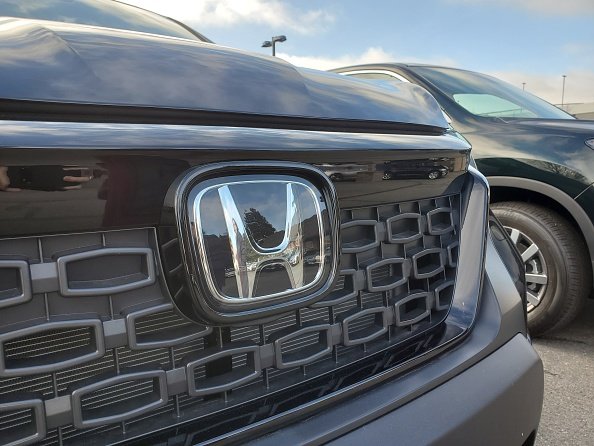 Close-up of Honda logo on hood ornament of a car, Walnut Creek, California, January 30, 2020. | Photo: Getty Images
