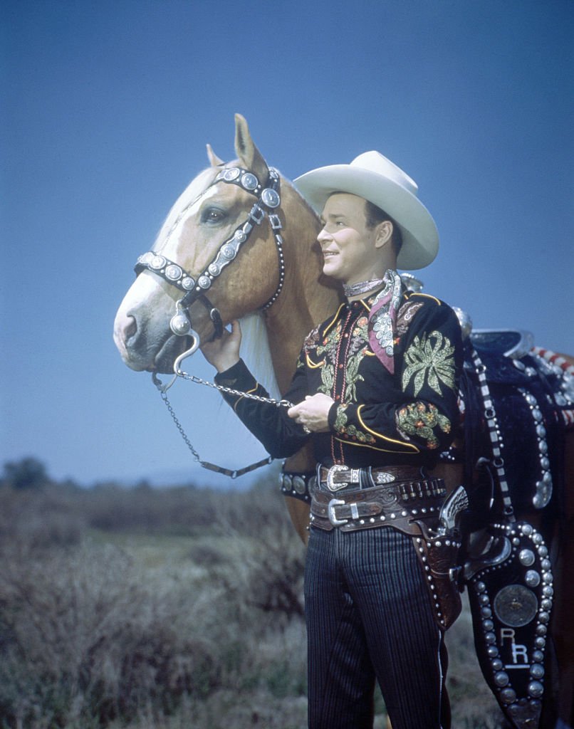 Portrait photo of Roy Rogers posing with a horse. | Photo: Getty Images