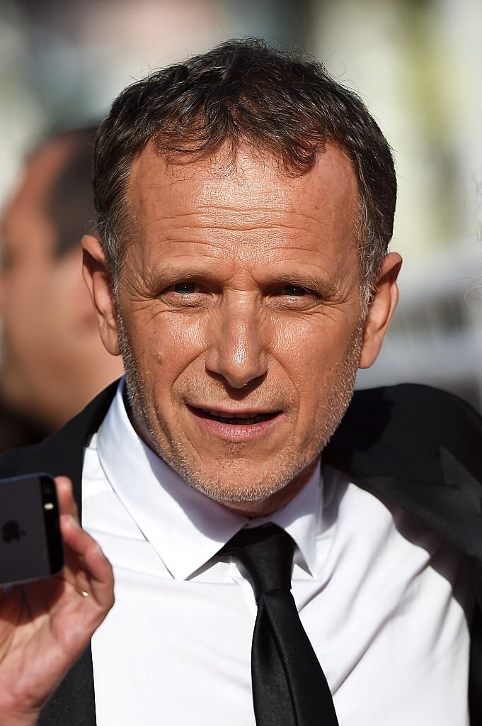 L'acteur Charles Berling assiste à l'avant-première de "Elle" lors du 69e Festival de Cannes au Palais des Festivals le 21 mai 2016 à Cannes, France. | Photo : Getty Images L'acteur Charles Berling assiste à l'avant-première de "Elle" lors du 69e Festival de Cannes au Palais des Festivals le 21 mai 2016 à Cannes, France. | Photo : Getty Images
