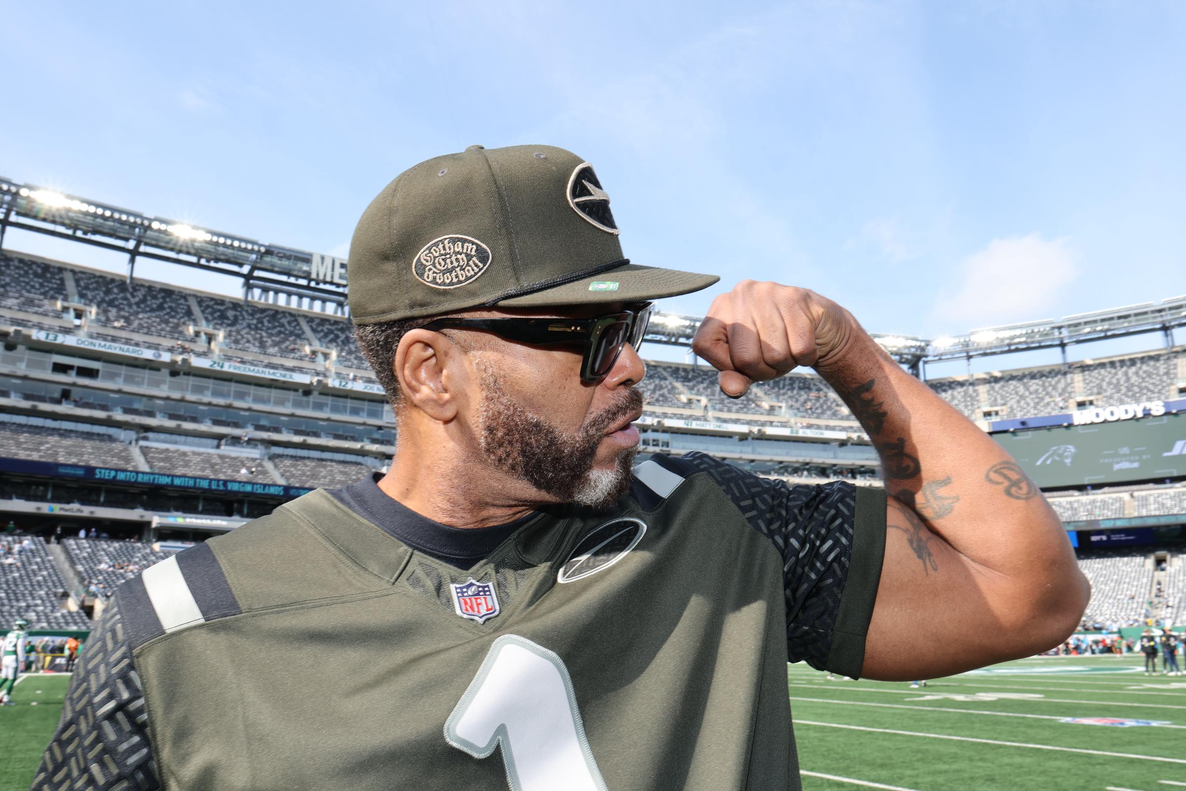 Method Man poses on the sidelines during the Carolina Panthers vs New York Jets NFL game at MetLife Stadium on October 19, 2025, in East Rutherford, New Jersey. | Source: Getty Images