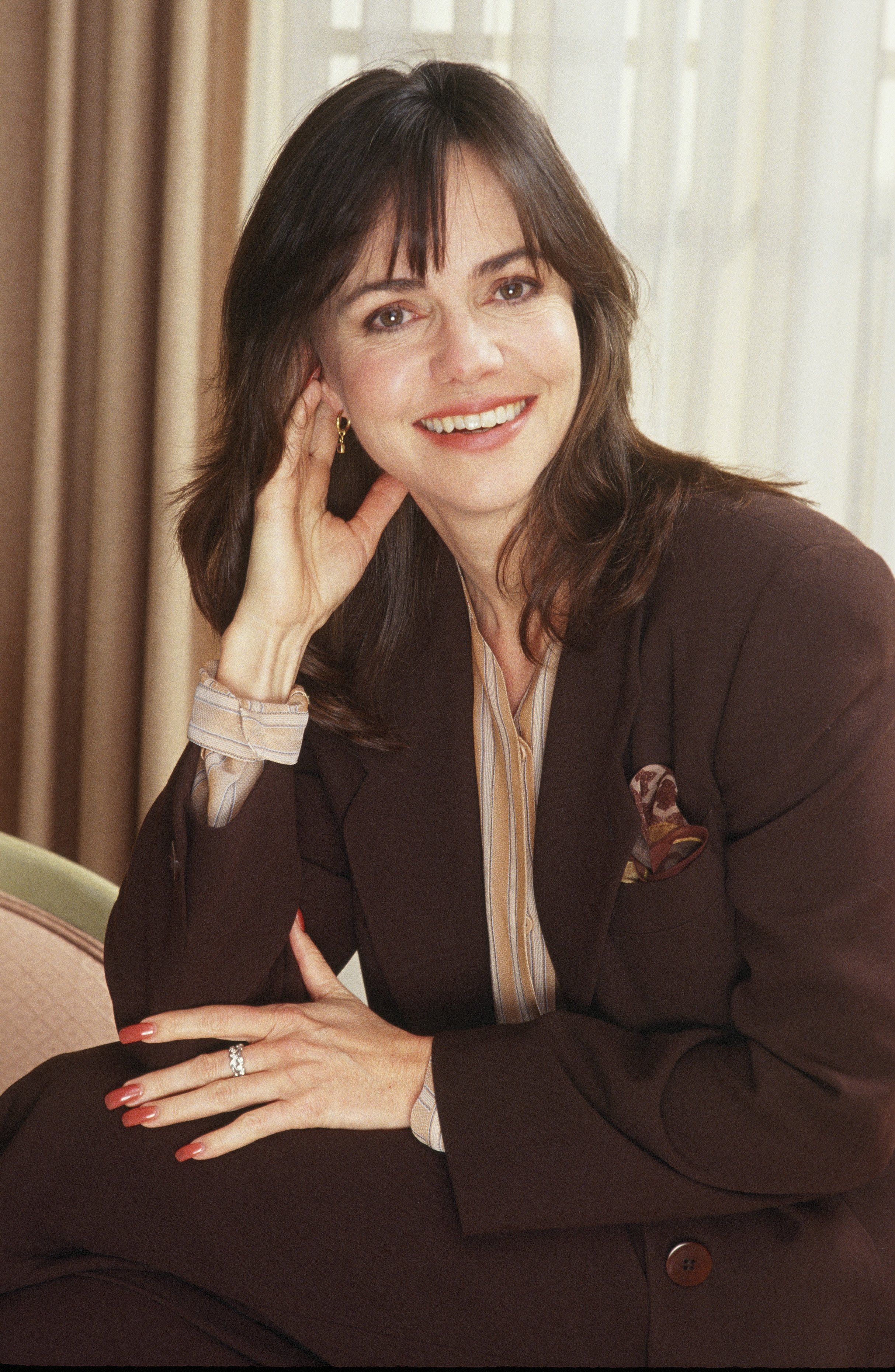 Sally Field poses during a  photo portrait session in 1991, Los Angeles, California | Photo: Getty Images