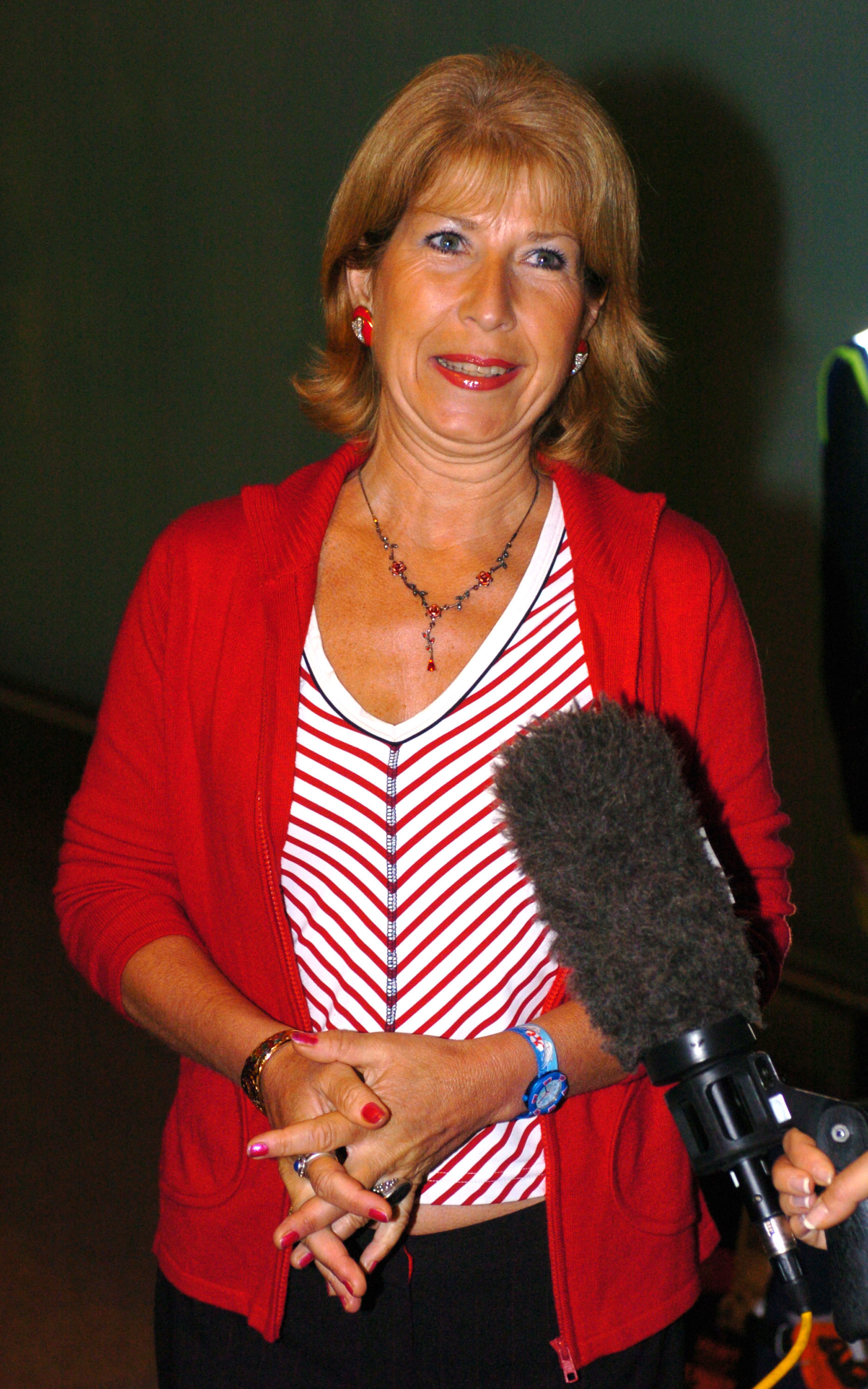 Jennie Bond at Heathrow Airport in London on February 12, 2004 | Source: Getty Images