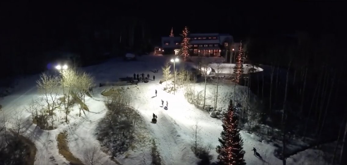 An aerial view of Kevin Costner's property in the winter | Source: Facebook.com/Extra