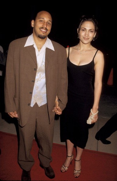 Jennifer Lopez and boyfriend David Cruz attend the "My Family" Hollywood Premiere on April 27, 1995 at Pacific's Cinerama Dome in Hollywood, California. | Photo: Getty Images