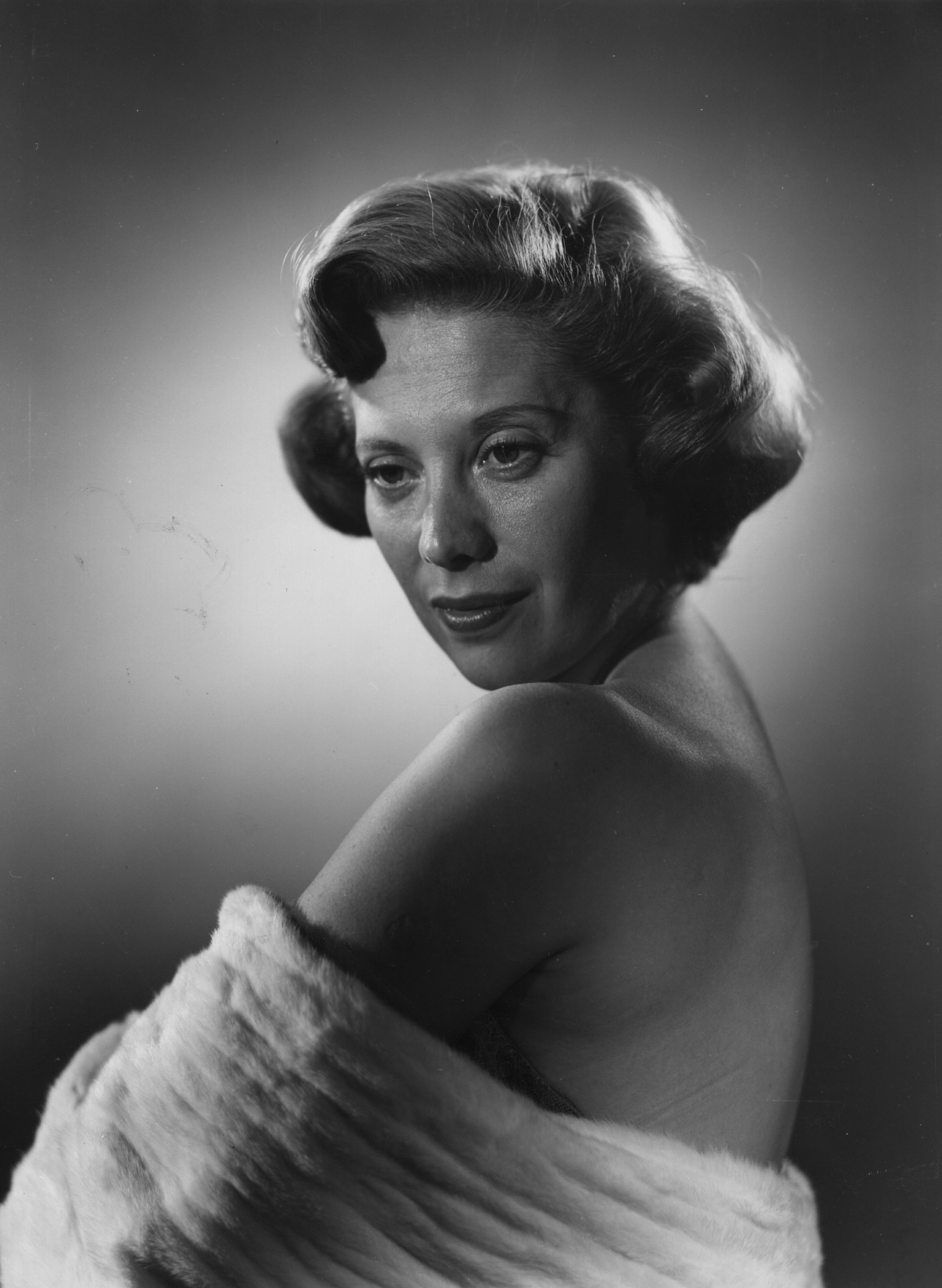 A portrait of American actress and singer Dinah Shore. | Photo: Getty Images