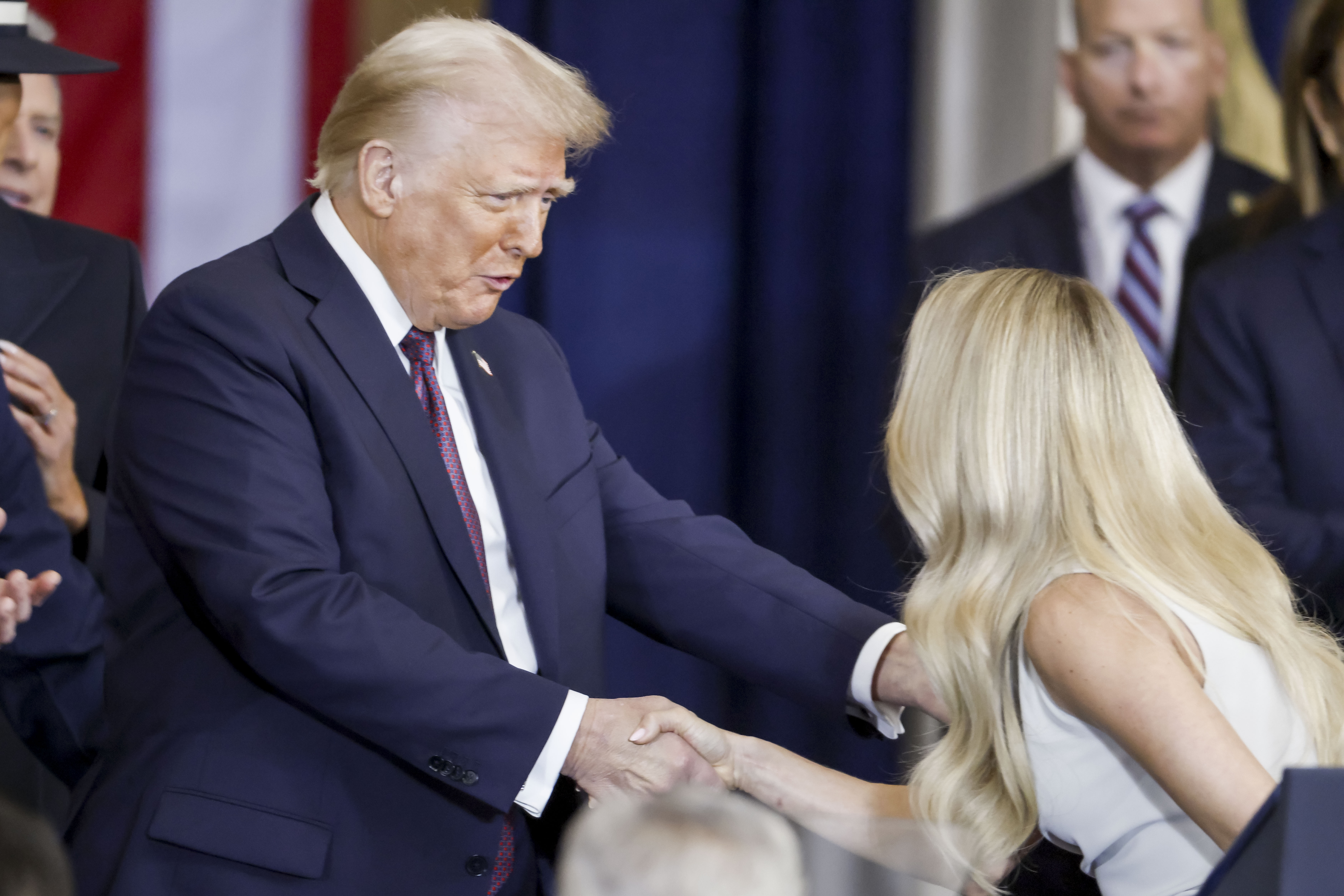 Carrie Underwood shakes hands with US President Donald Trump in Washington, DC | Source: Getty Images