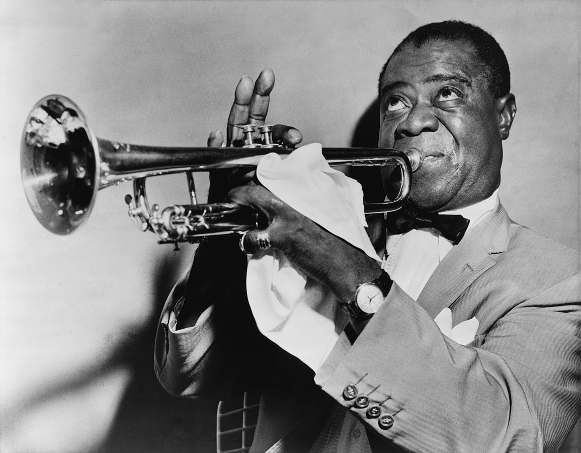 Louis Armstrong playing the trumphet. | Photo: Wikimedia Commons Images