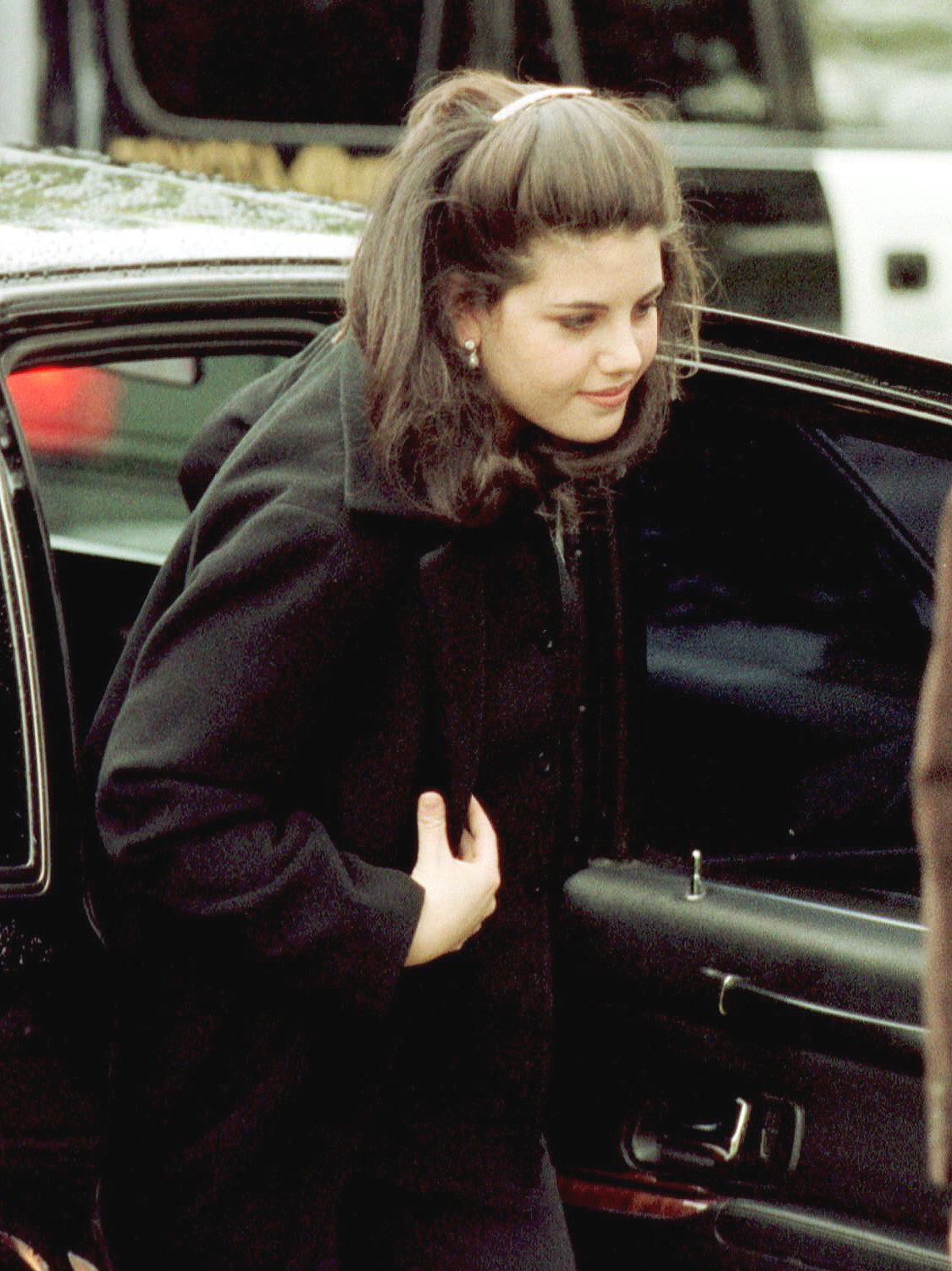Monica Lewinsky arrives at her father's home on February 3, 1998 in Brentwood, California. | Source: Getty Images