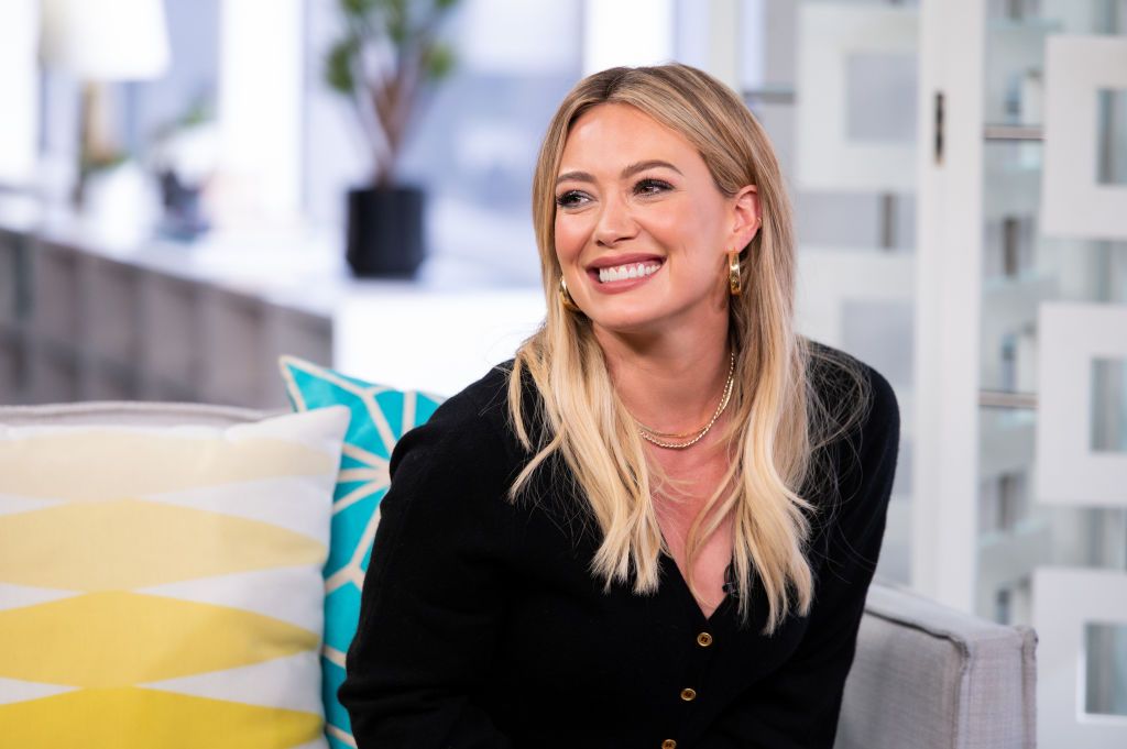 Hilary Duff stops by the Daily Pop set to chat about Lizzie McGuire at Daily Pop - Season 2019 | Photo: Getty Images