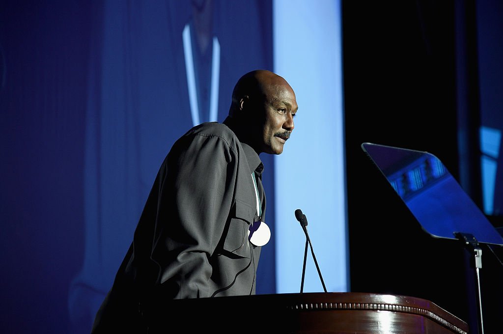 Former NBA player Karl Malone speaks onstage during the 30th Annual Great Sports Legends Dinner at The Waldorf Astoria on October 6, 2015 | Photo: Getty Images