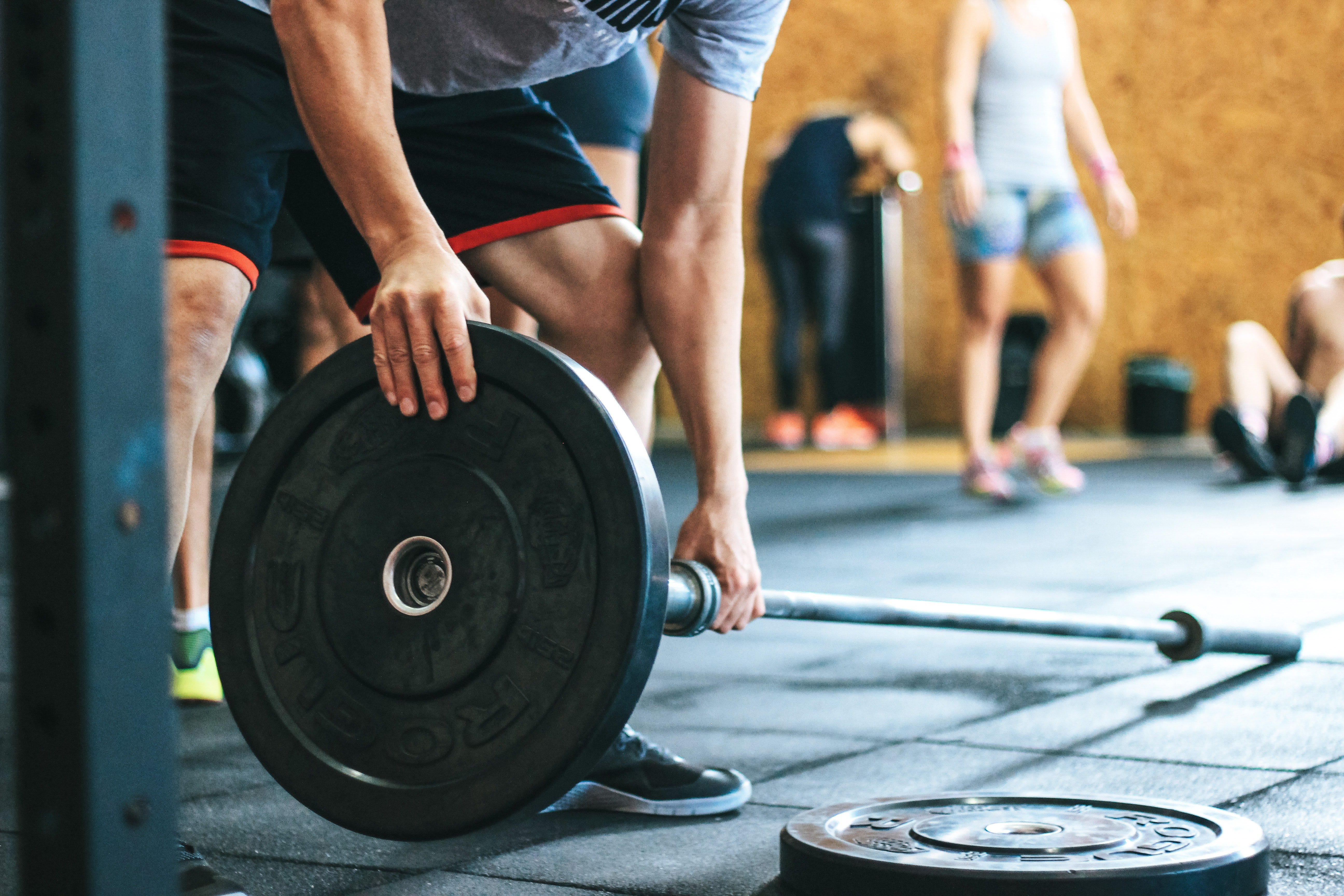 Those at the gym were impressed by the old man's strength. | Source: Pexels