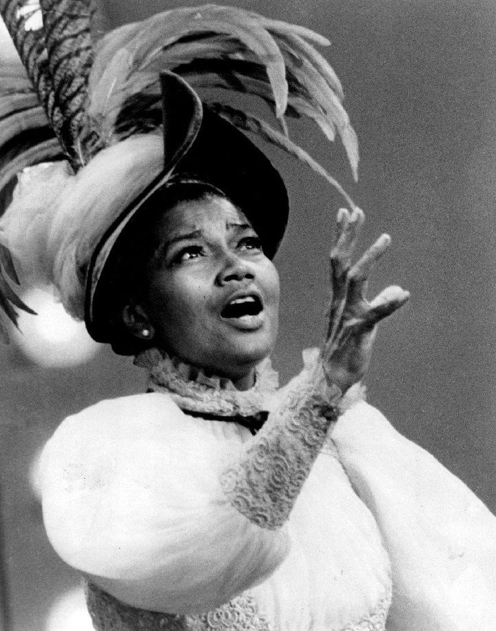 Pearl Bailey performing "Before the Parade Passes By" on "The Ed Sullivan Show," June, 1968 | Photo: Wikimedia Commons Images, Public Domain