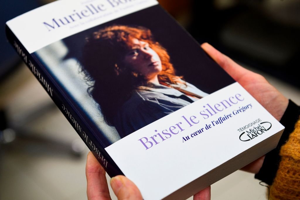 Le livre "Briser le silence" de Murielle Bolle. | Photo : Getty Images