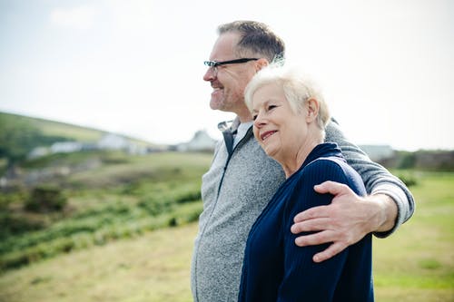Older couple/ Source: Pixabay 