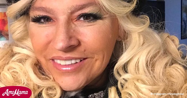 Cancer-free Beth Chapman looks stunning in a flower jacket as she shares a beautiful smiling photo