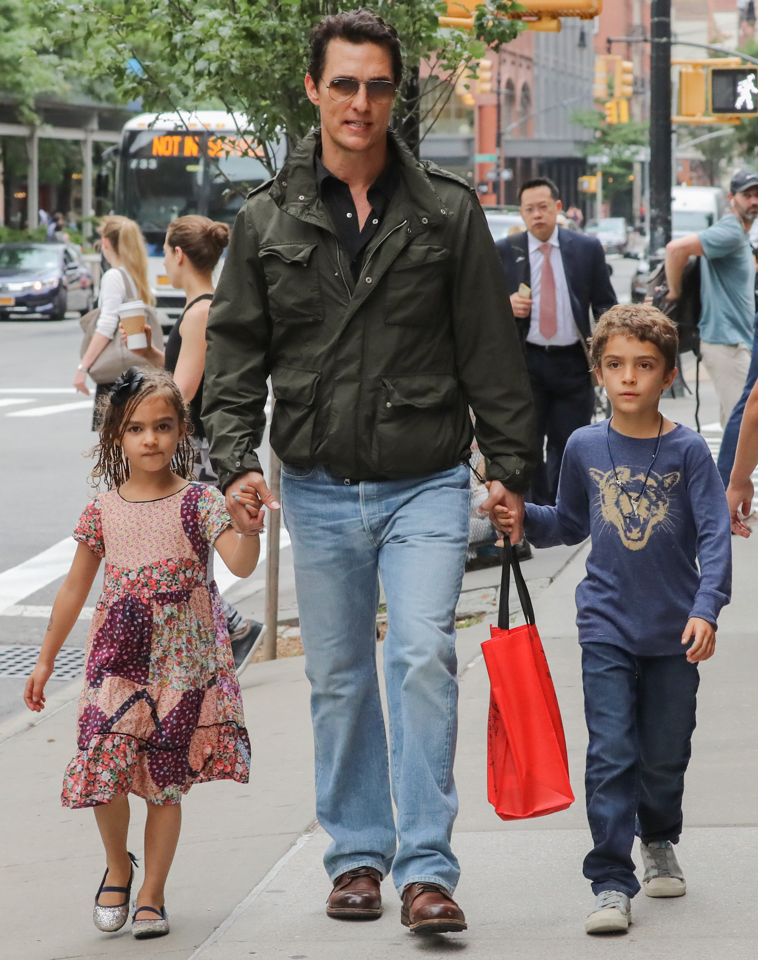 Matthew McConaughey seen with Vida and Levi on June 28, 2016, in New York City | Source: Getty Images