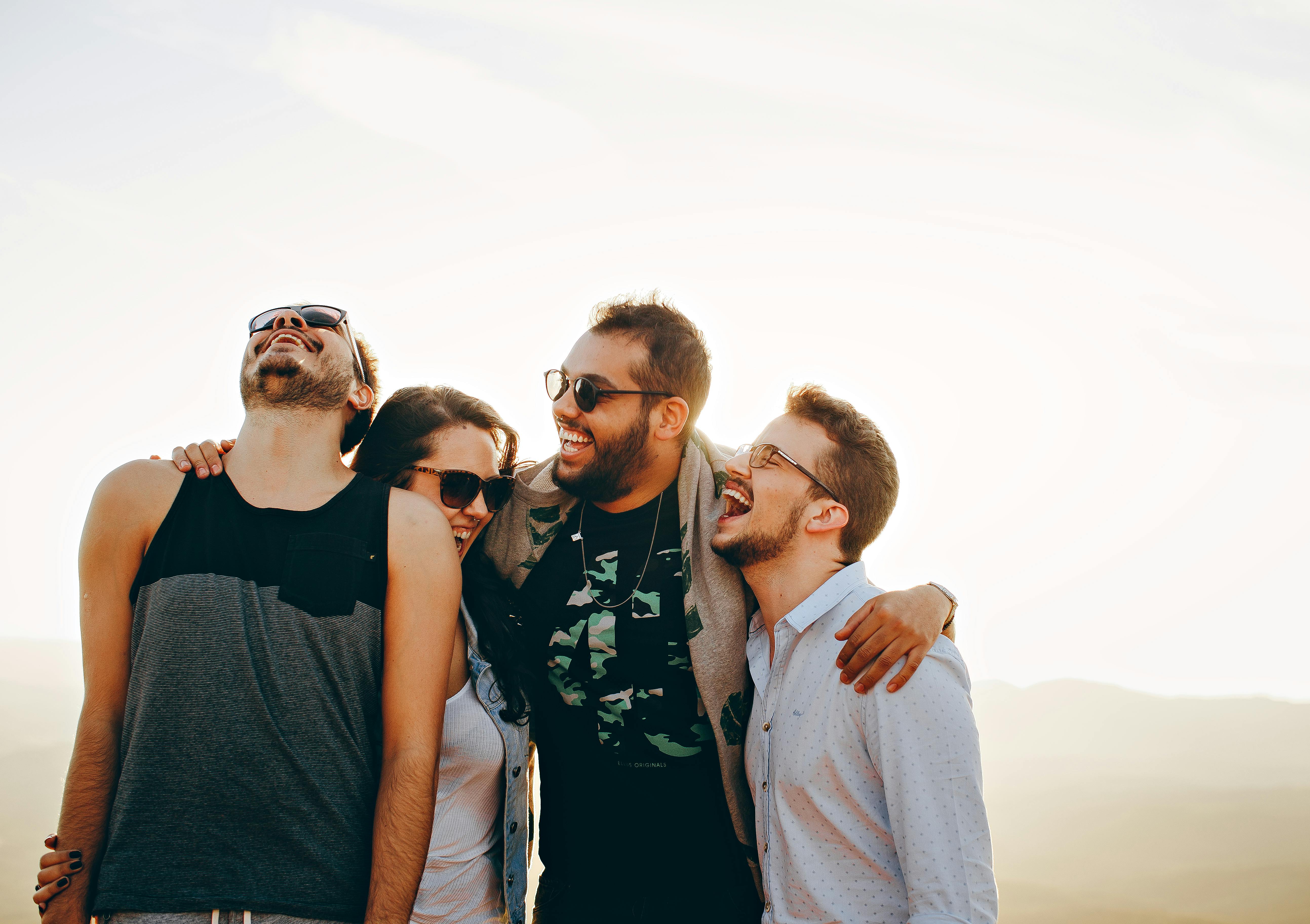 Friends laughing | Source: Pexels