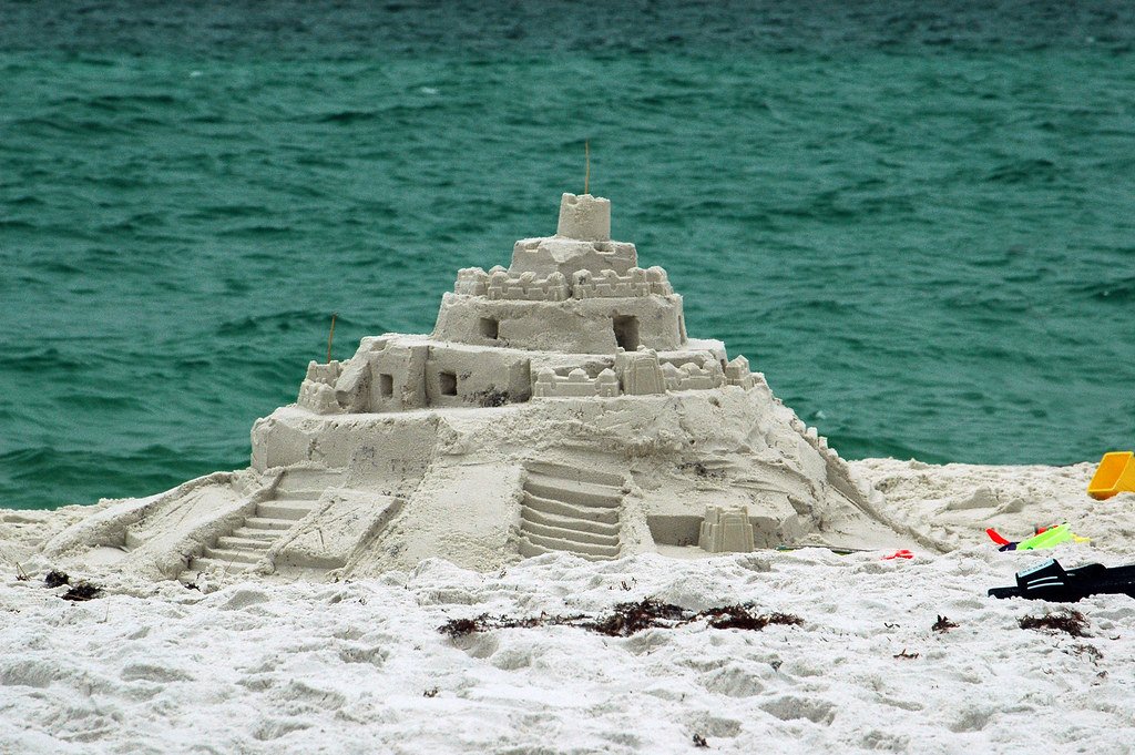 Castillo de arena en la orilla de la playa. | Imagen: Pexels Castillo de arena en la orilla de la playa. | Imagen: Pexels
