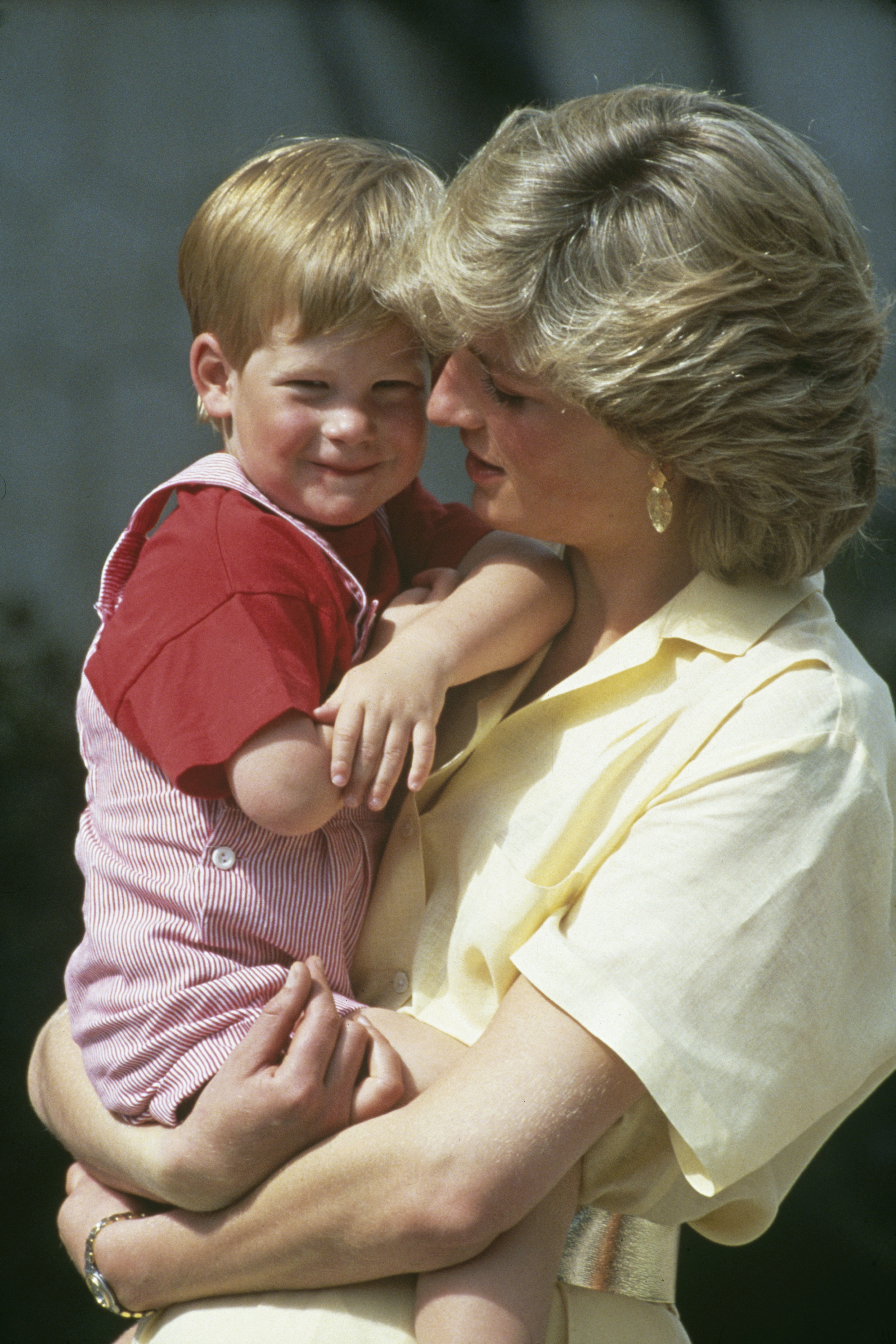 Princess Diana carries her son, Prince Harry, during their summer holiday at the Spanish Royal Palace of La Almudaina in Majorca, Spain, on August 8, 1987 | Source: Getty Images