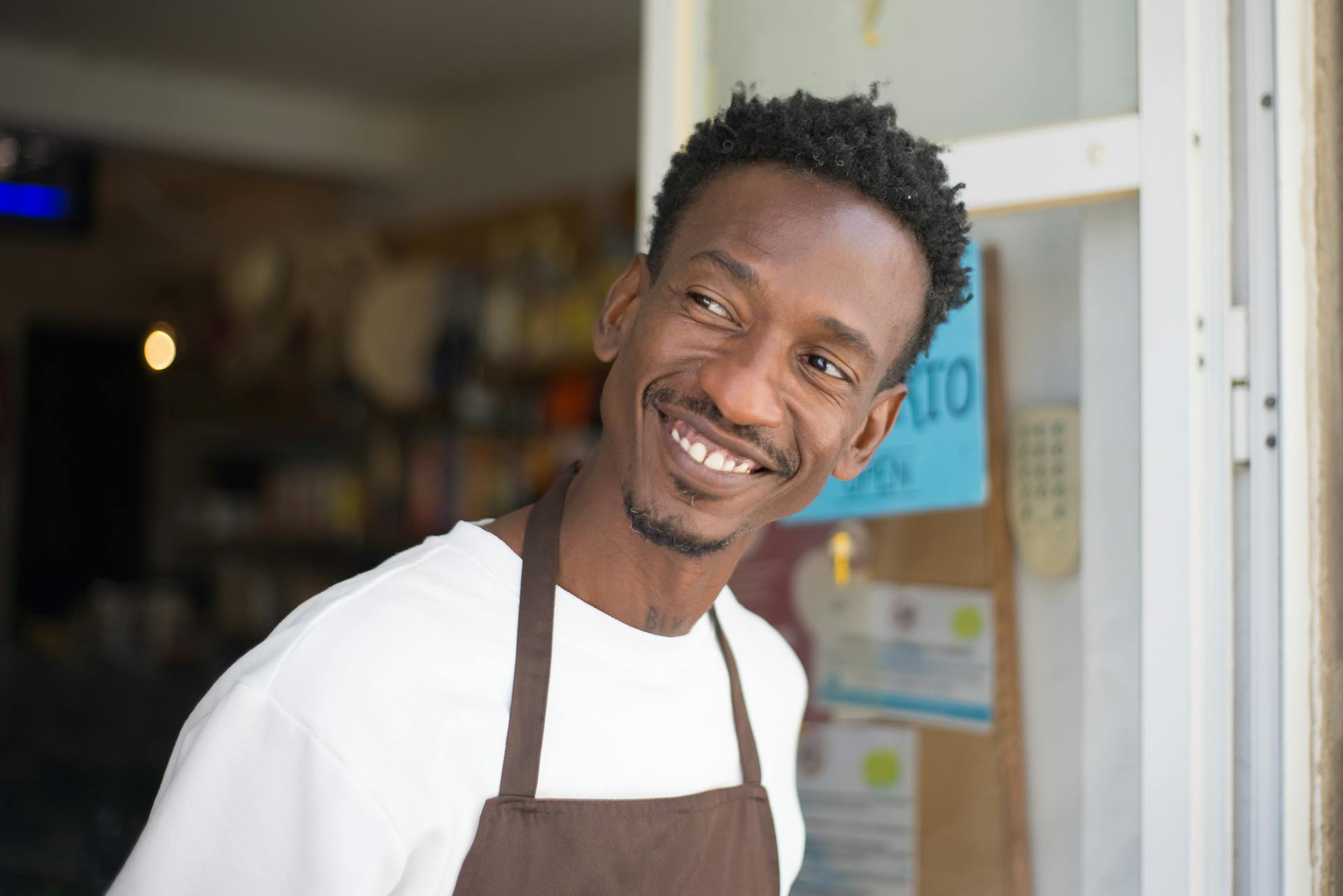 Grocery store employee | Source: Pexels