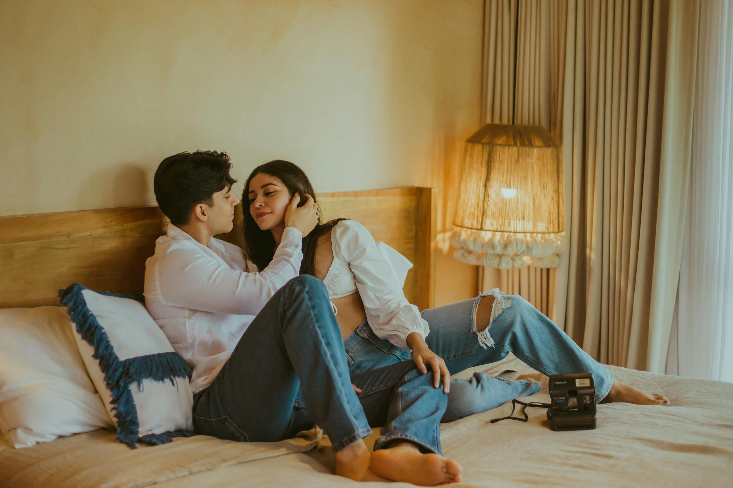 A couple in a bed | Source: Pexels