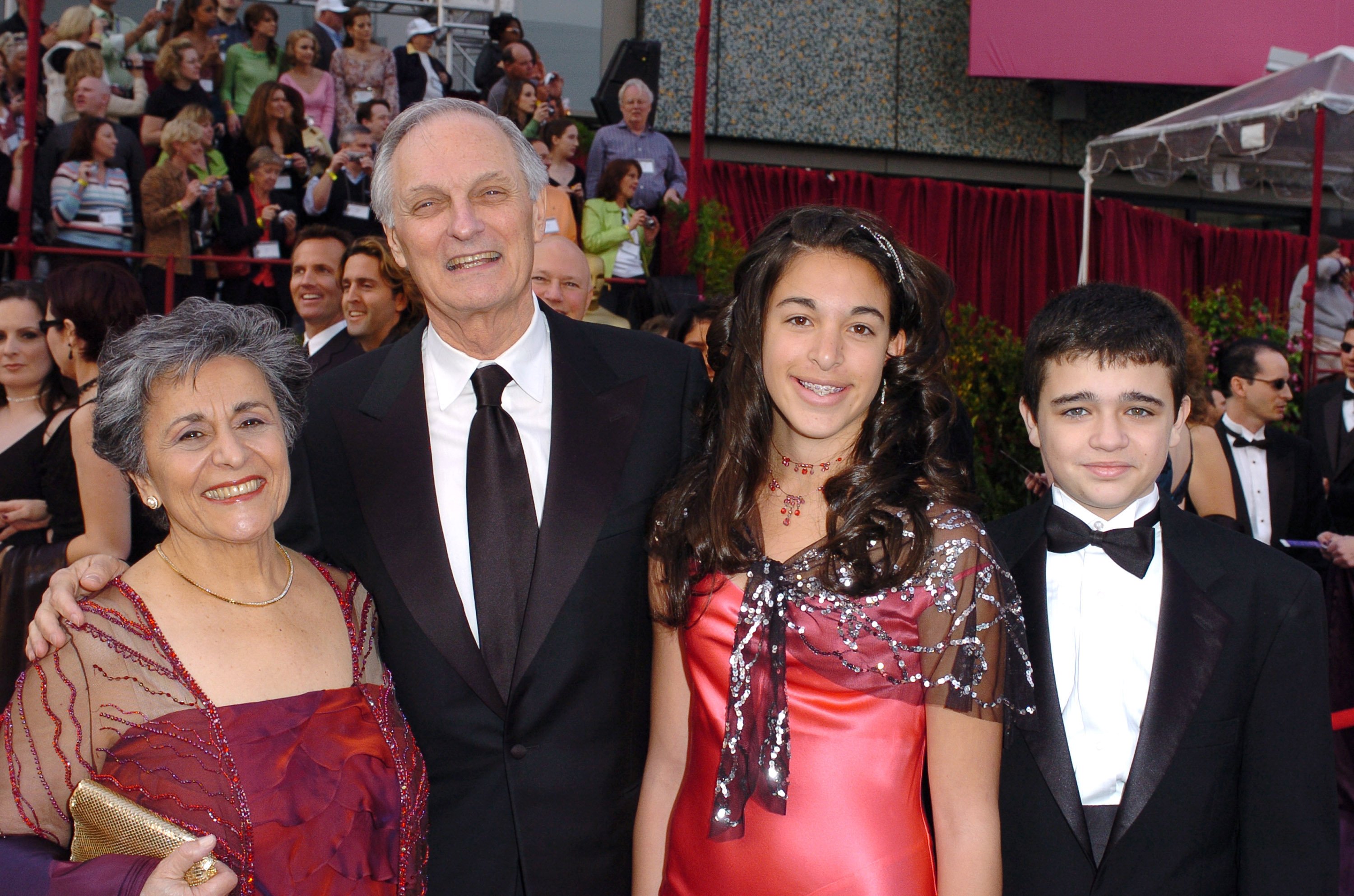 Alan and Arlene Alda and family at the 77th Annual Academy Awards on February 27, 2005 | Source: Getty Images
