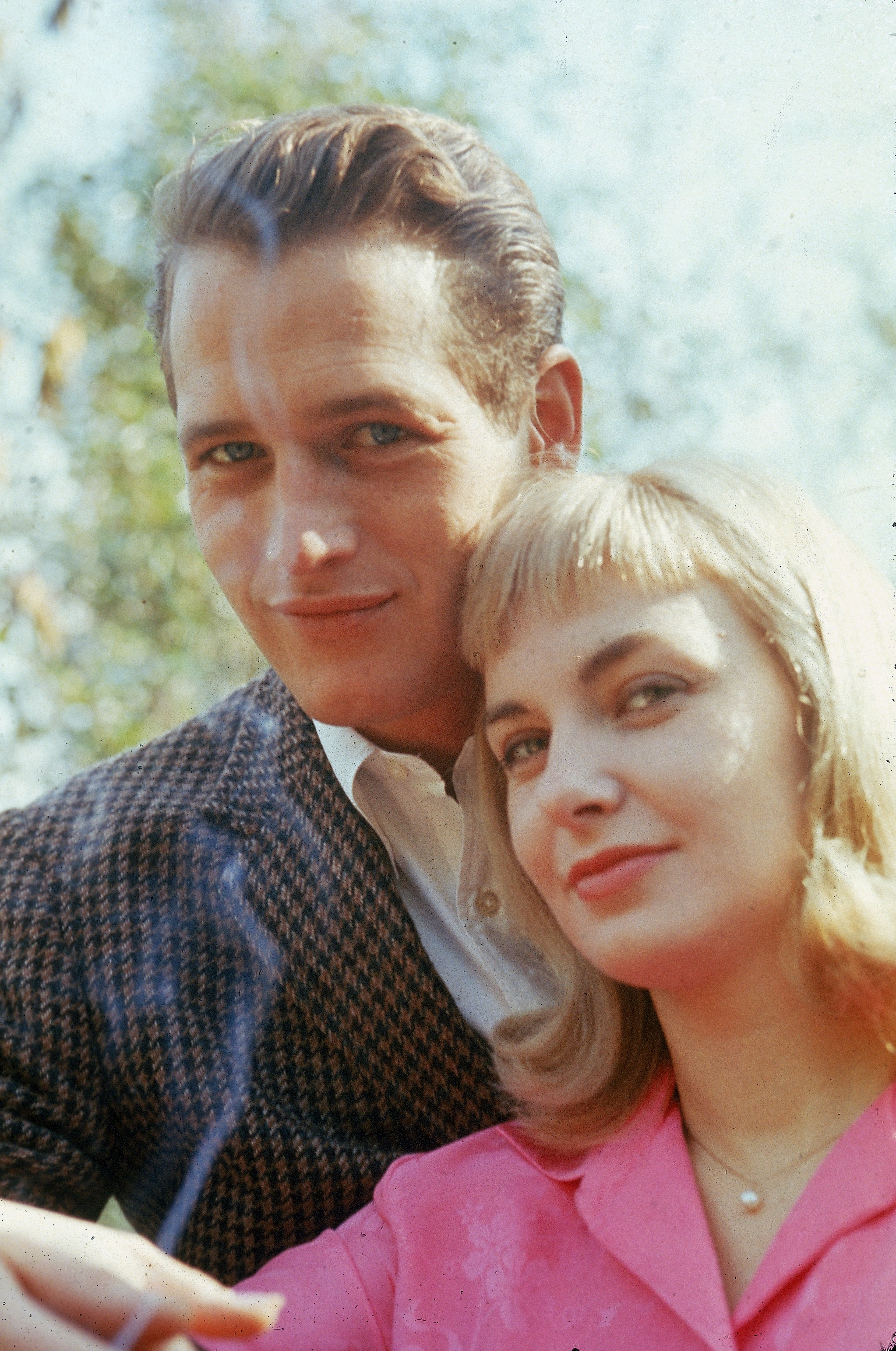 Paul Newman and Joanne Woodward photographed outdoors in 1962 | Source: Getty Images