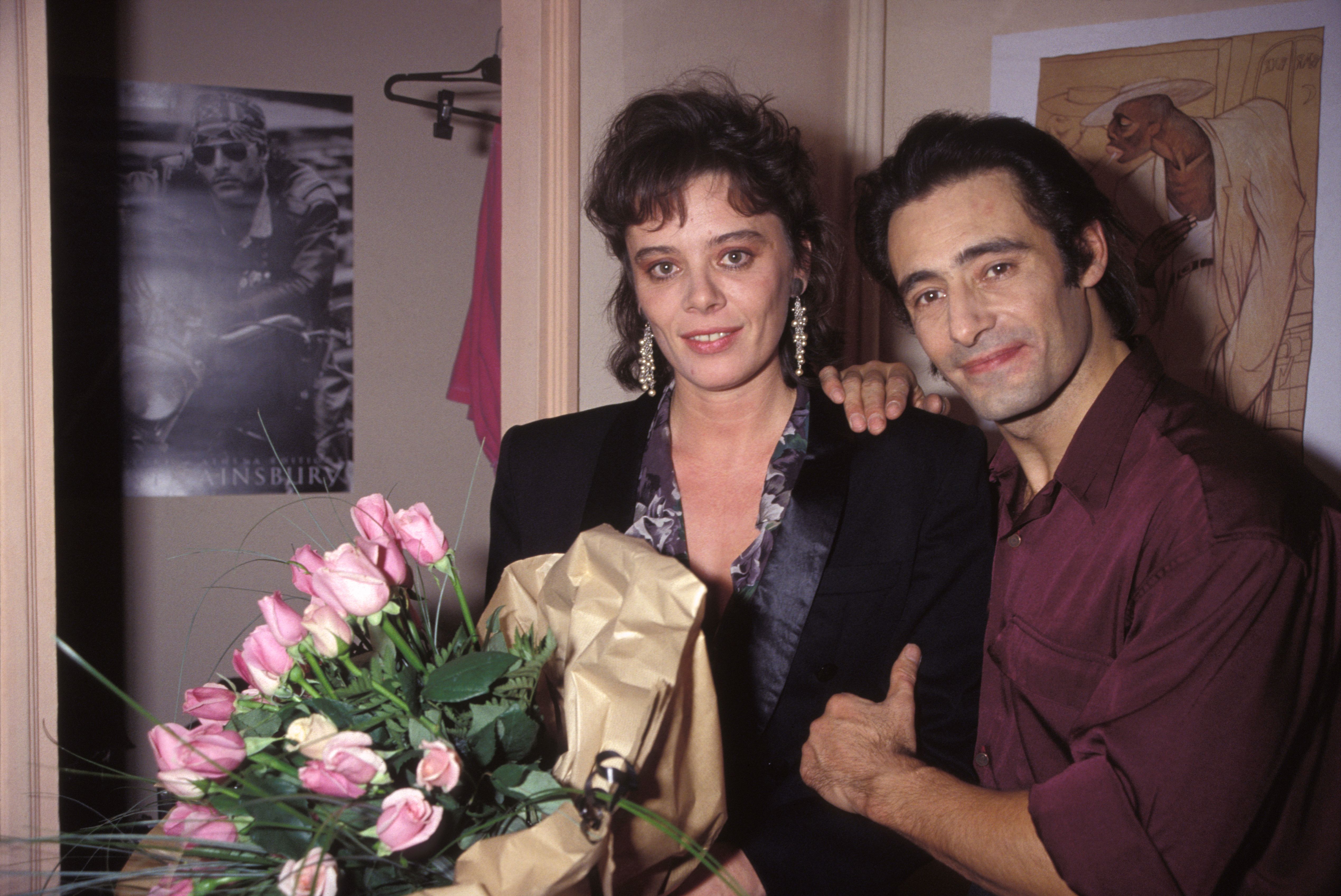 Gérard Lanvin et sa femme Jennifer lors d'une soirée en octobre 1989 à Paris, France. | Photo : Getty Images Gérard Lanvin et sa femme Jennifer lors d'une soirée en octobre 1989 à Paris, France. | Photo : Getty Images