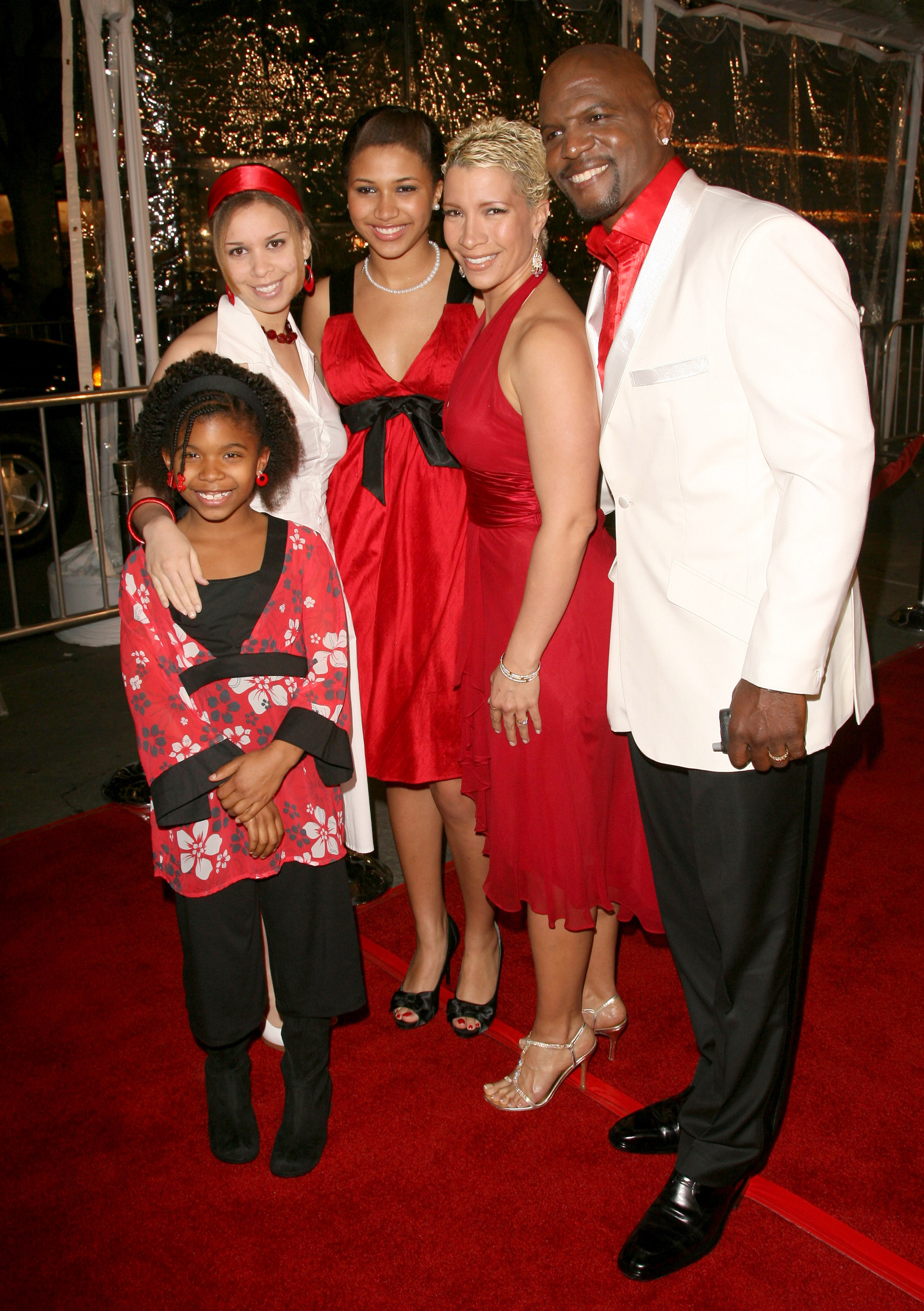 The "America's Got Talent" host with his wife and kids at the "Norbit" Los Angeles premiere on February 8, 2007 | Source: Getty Images