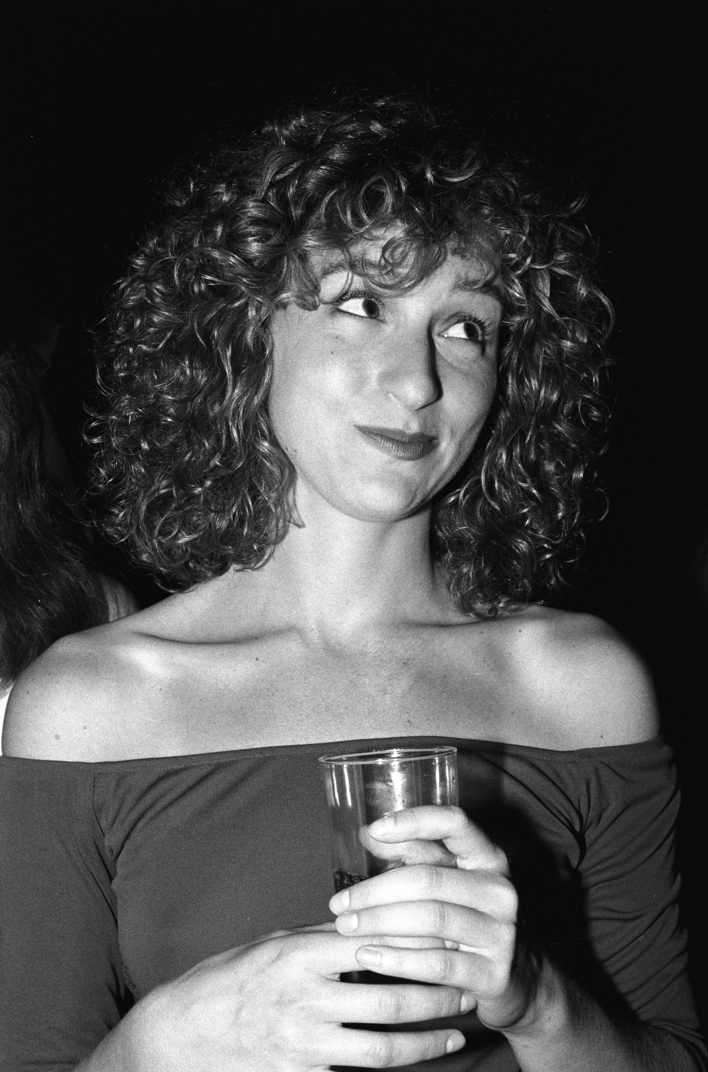 American actress Jennifer Gray poses for a photo at a party for the premiere of her film "Dirty Dancing" in August 1987 in New York City, New York | Source: Getty Images