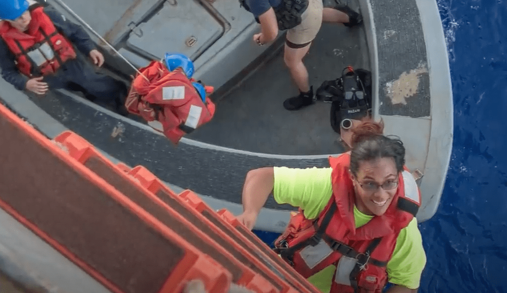 Tasha Fuiava climbing down to a rescue boat. | Source: Youtube/Newsy