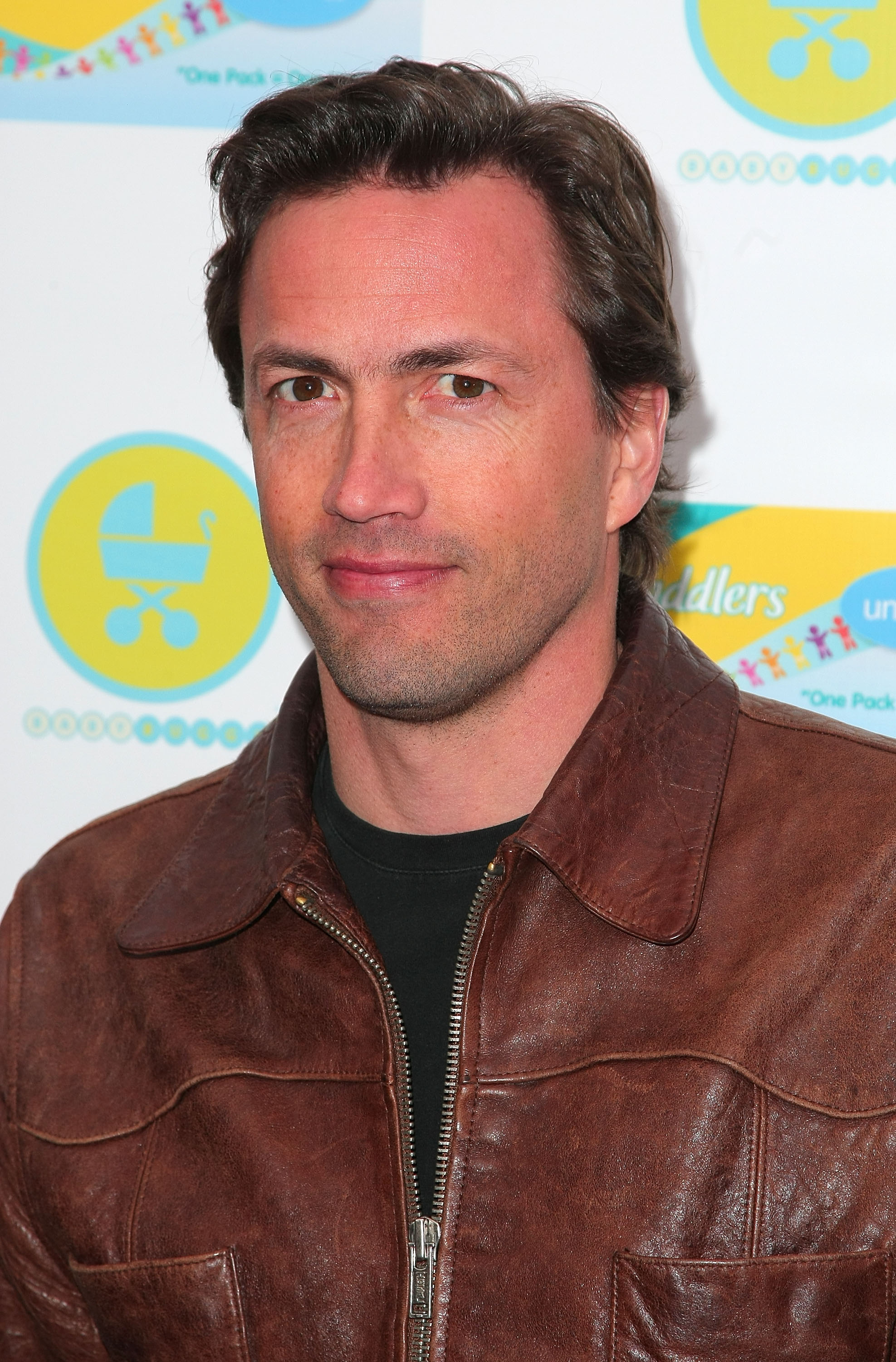 Andrew Shue promotes "Today's Moms - Essentials for Surviving Baby's First Year" on April 7, 2009 | Source: Getty Images