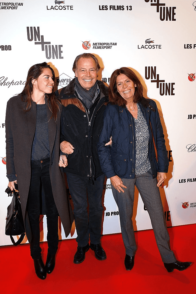 PARIS, FRANCE - 23 NOVEMBRE : Michel Leeb, son épouse Béatrice et sa fille Elsa assistent à la première parisienne de "Un + Une" au cinéma UGC Normandie le 23 novembre 2015 à Paris, France. | Photo : Getty Images