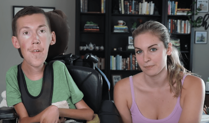 YouTubers Shane Burcaw and Hannah Aylward speaking on their Youtube channel. | Photo: YouTube/ Squirmy and Grubs