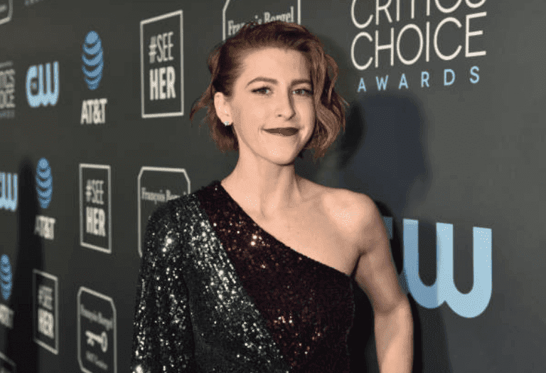 Eden Sher arrives on the red carpet at The 24th Annual Critics' Choice Awards, on January 13, 2019 in Santa Monica, California| Source: Getty Images (Photo by Jeff Kravitz/FilmMagic)