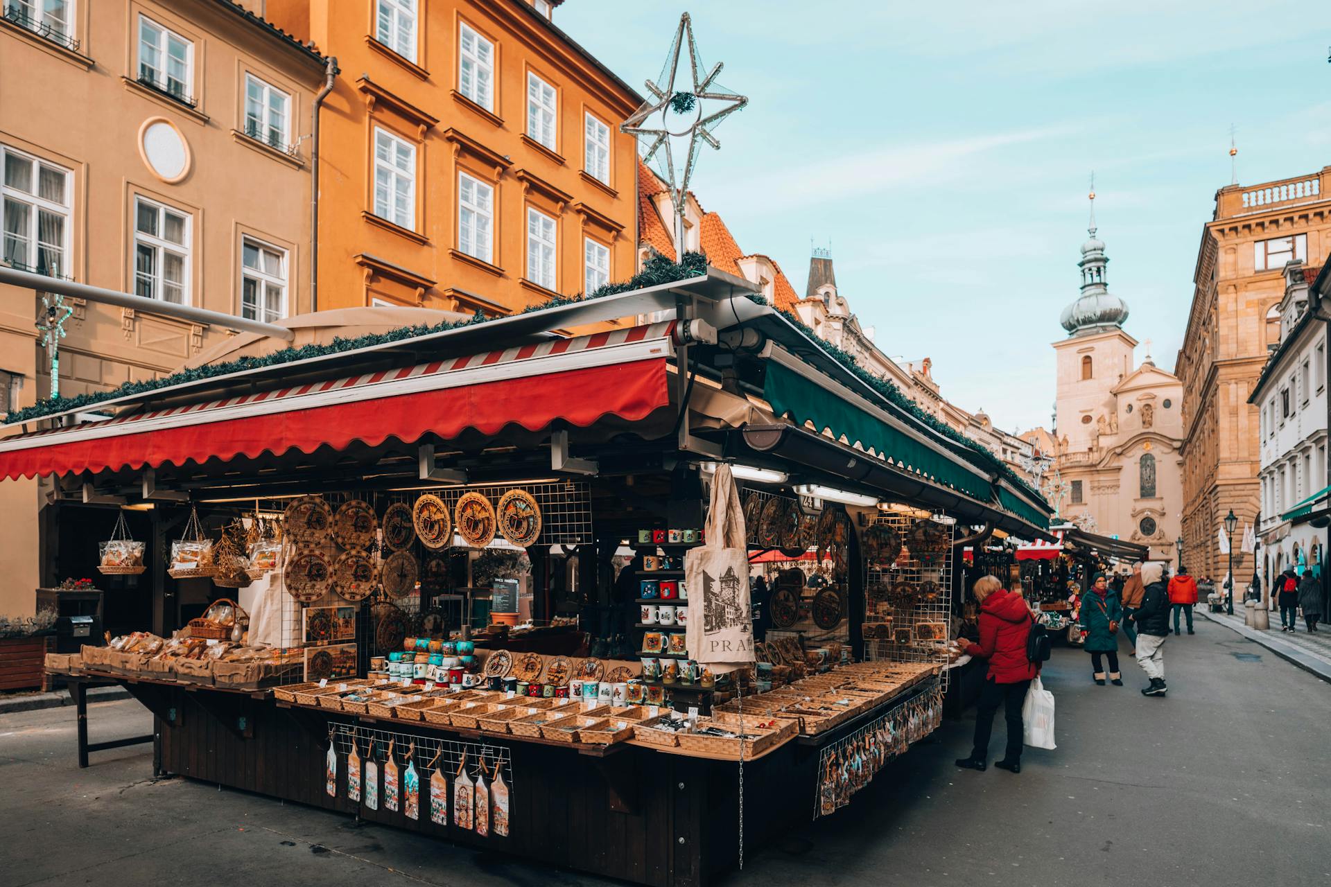 A souvenir stand in the city | Source: Pexels